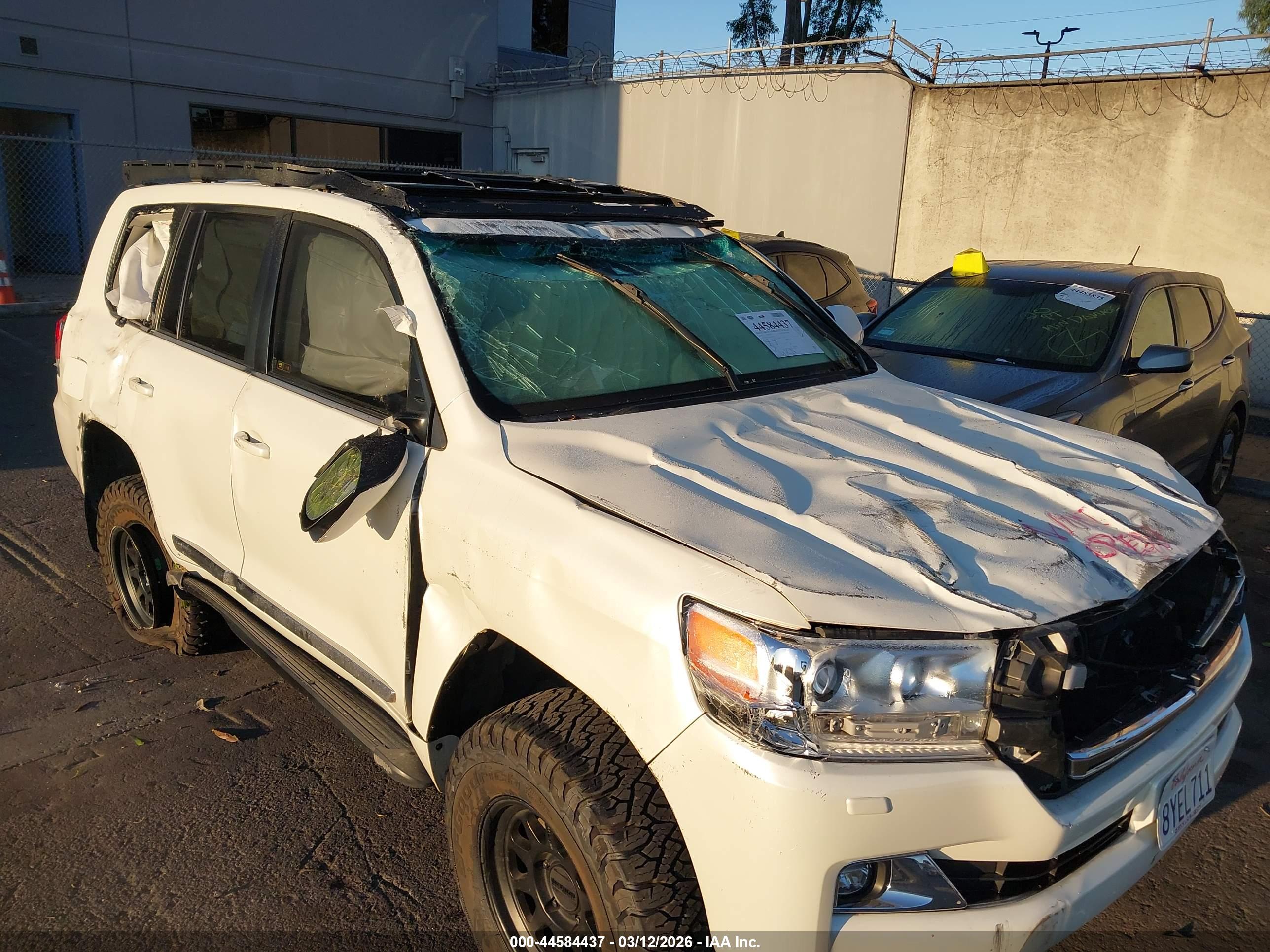 TOYOTA LAND image 6