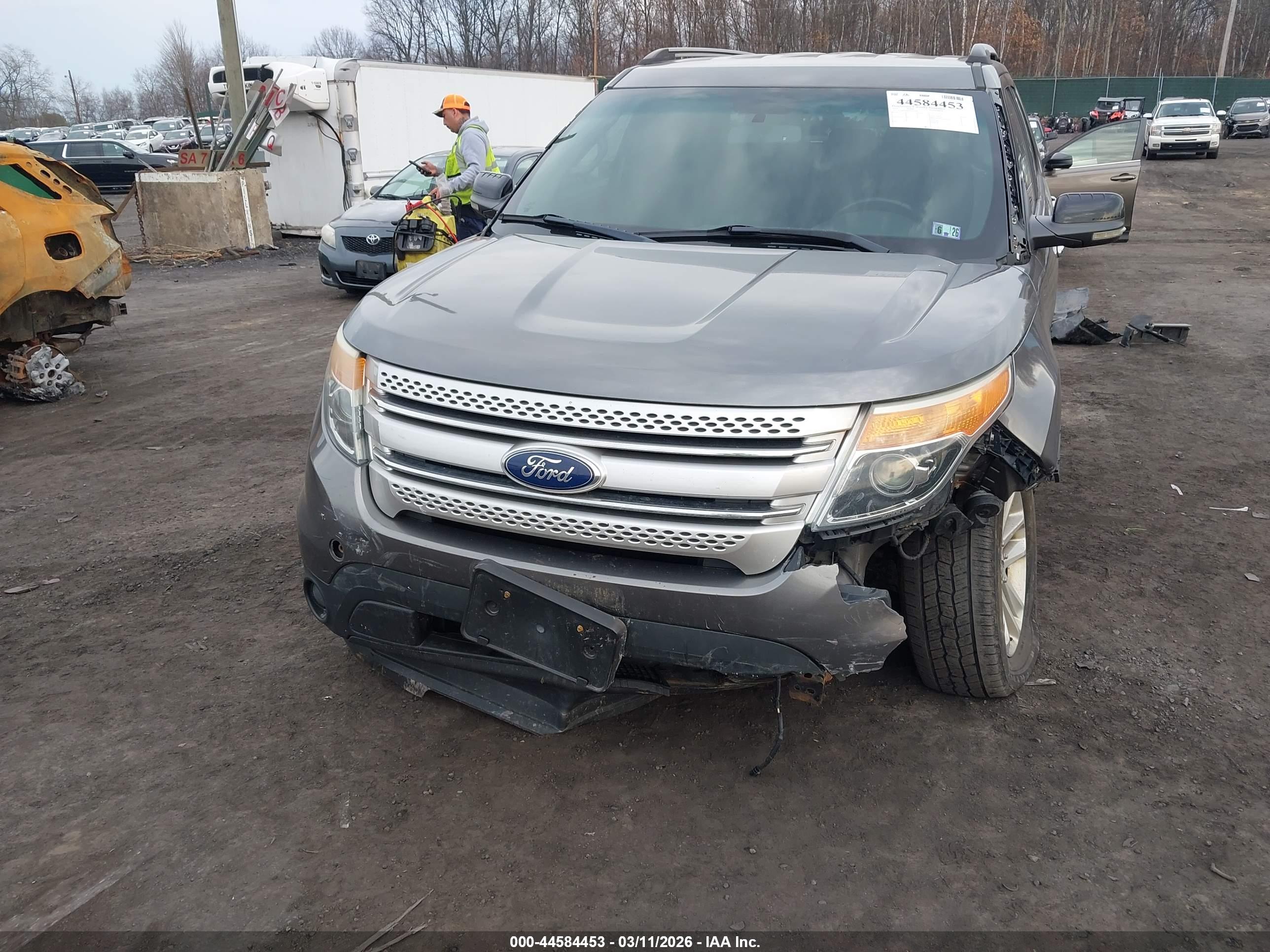 FORD EXPLORER image 6