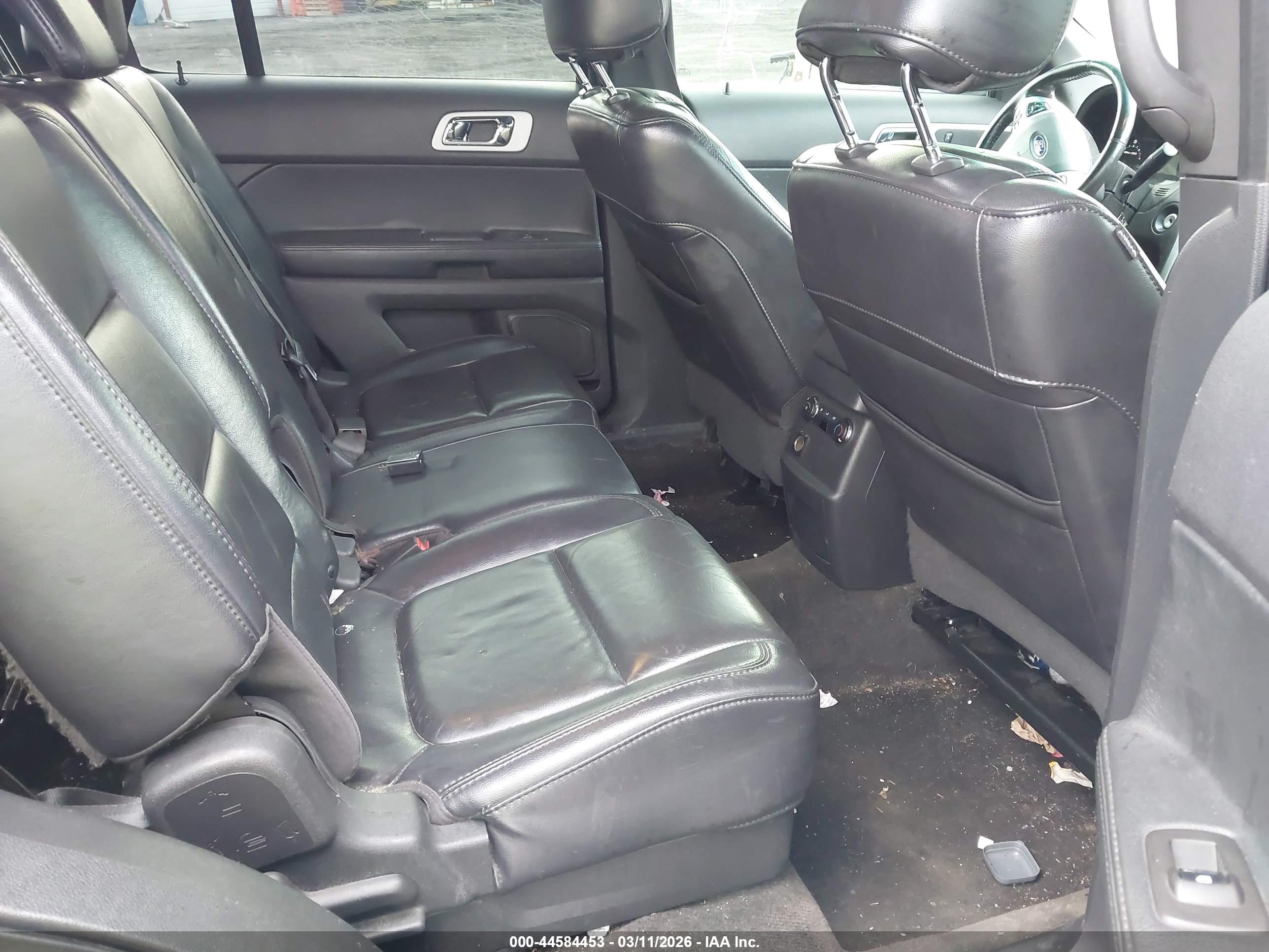 FORD EXPLORER image 8