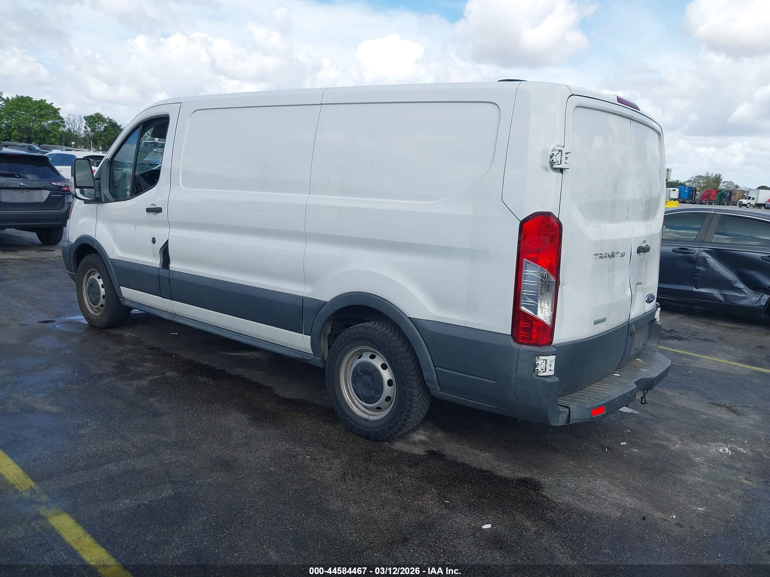 FORD TRANSIT-150 image 3