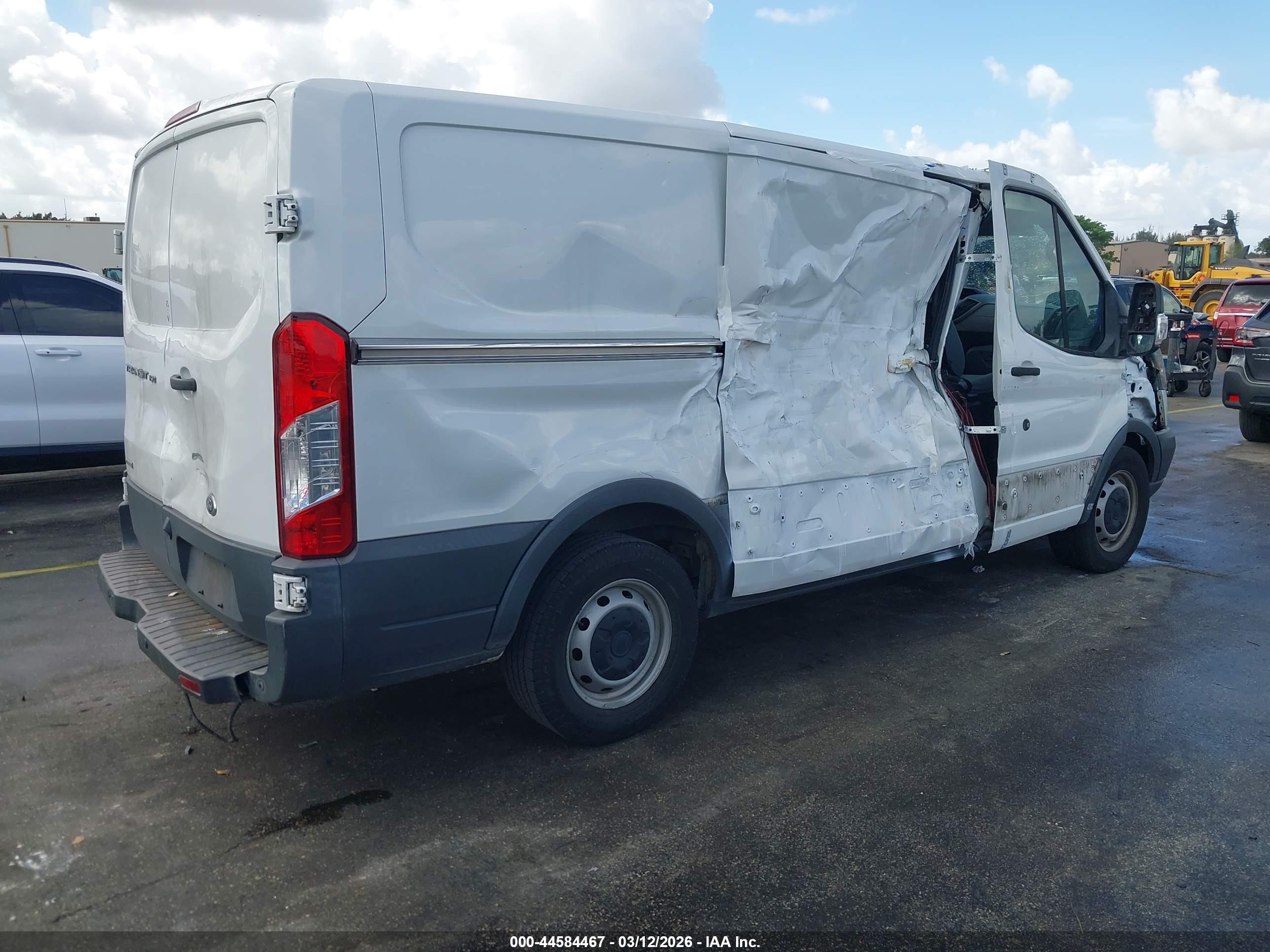 FORD TRANSIT-150 image 4