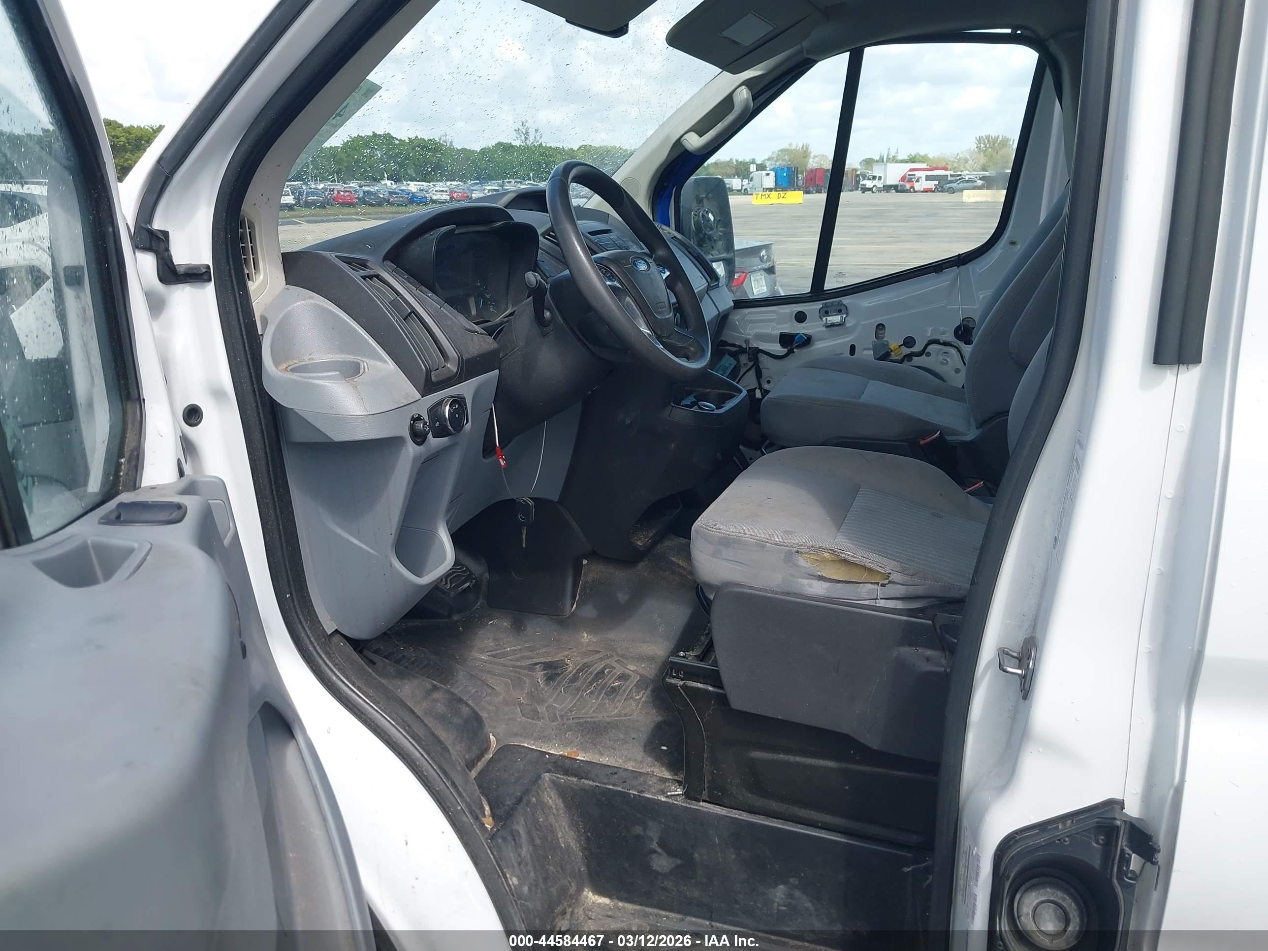 FORD TRANSIT-150 image 5