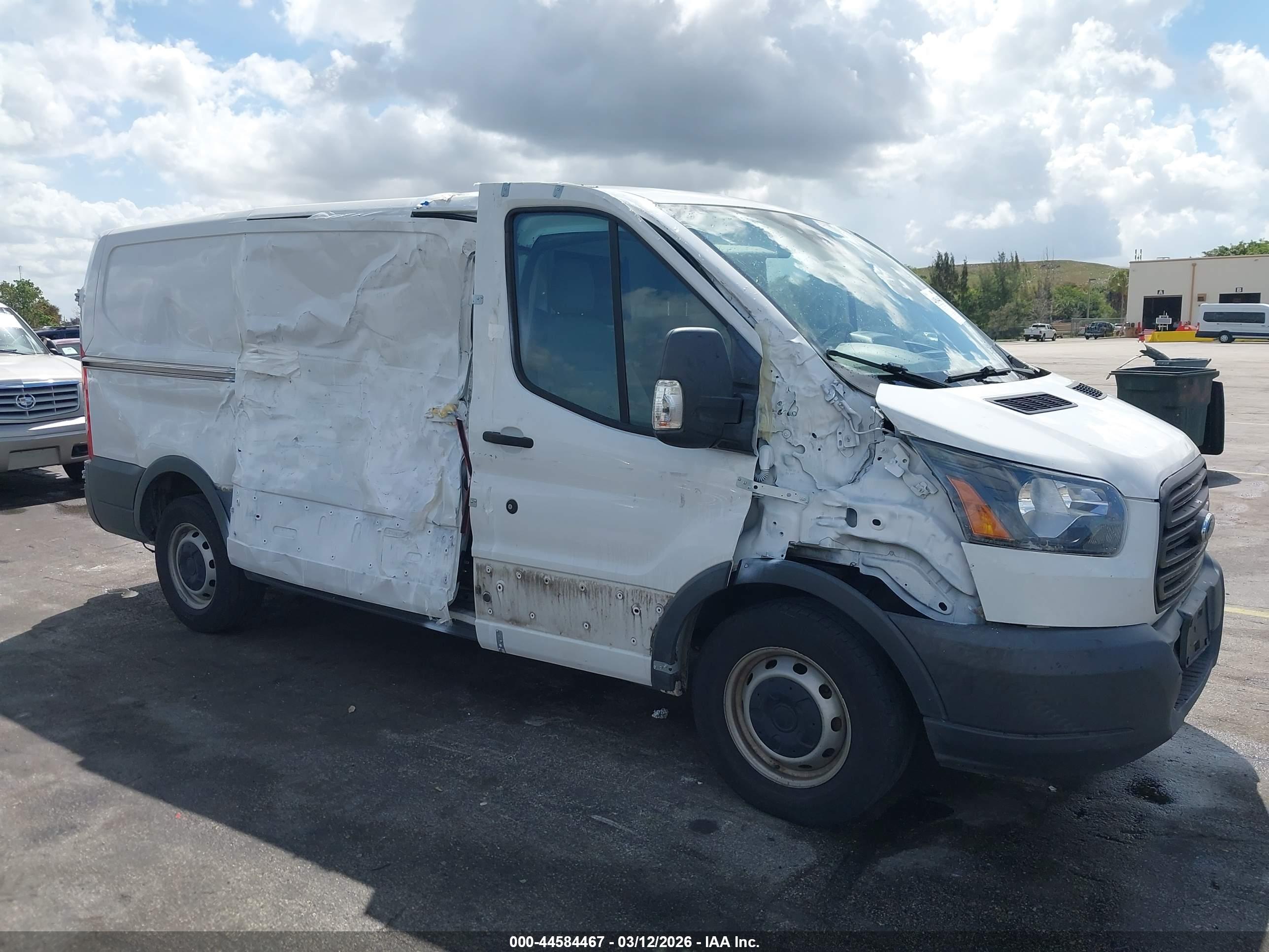FORD TRANSIT-150 image 6