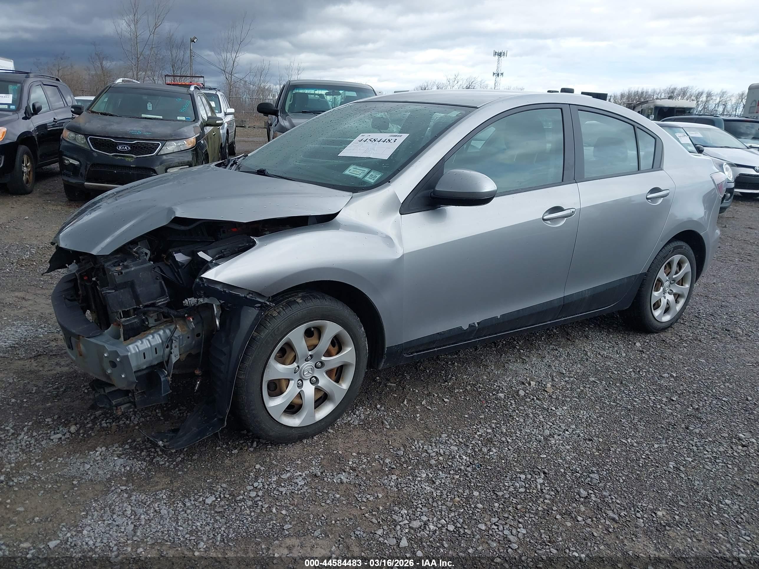MAZDA MAZDA3 image 2