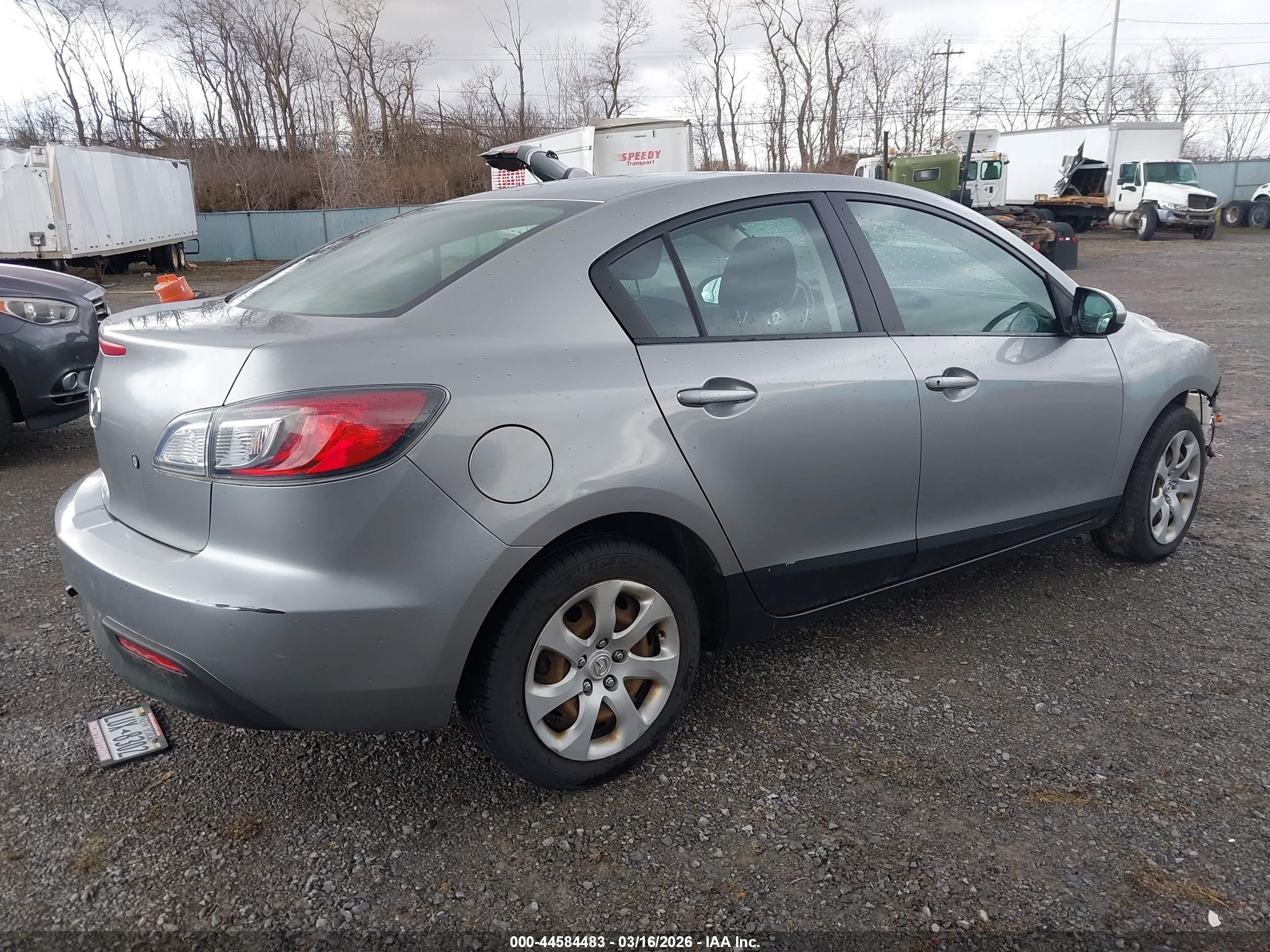 MAZDA MAZDA3 image 4
