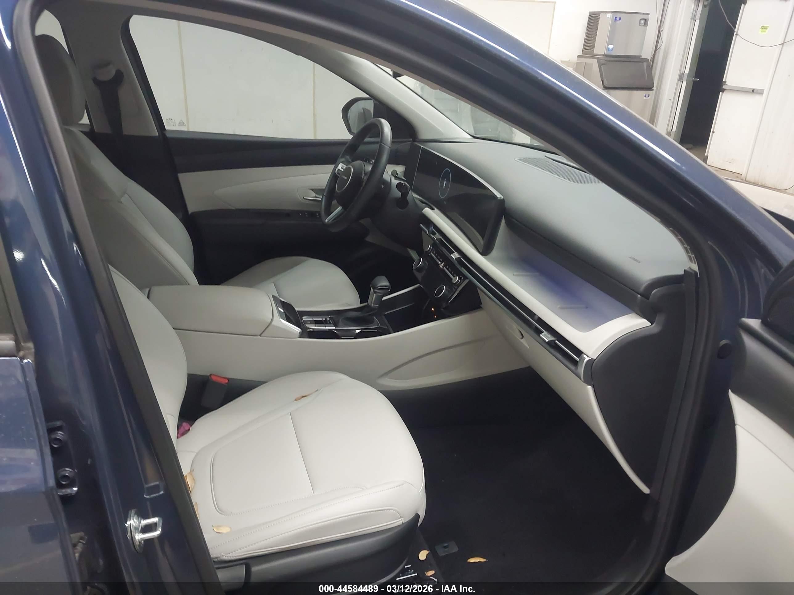 HYUNDAI TUCSON image 5