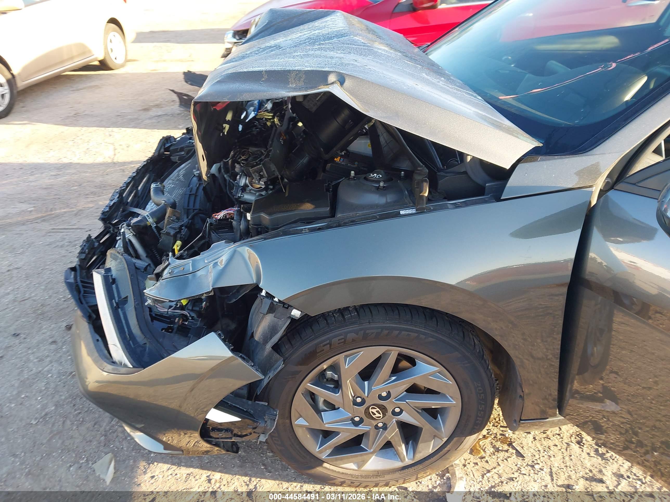 HYUNDAI ELANTRA image 6