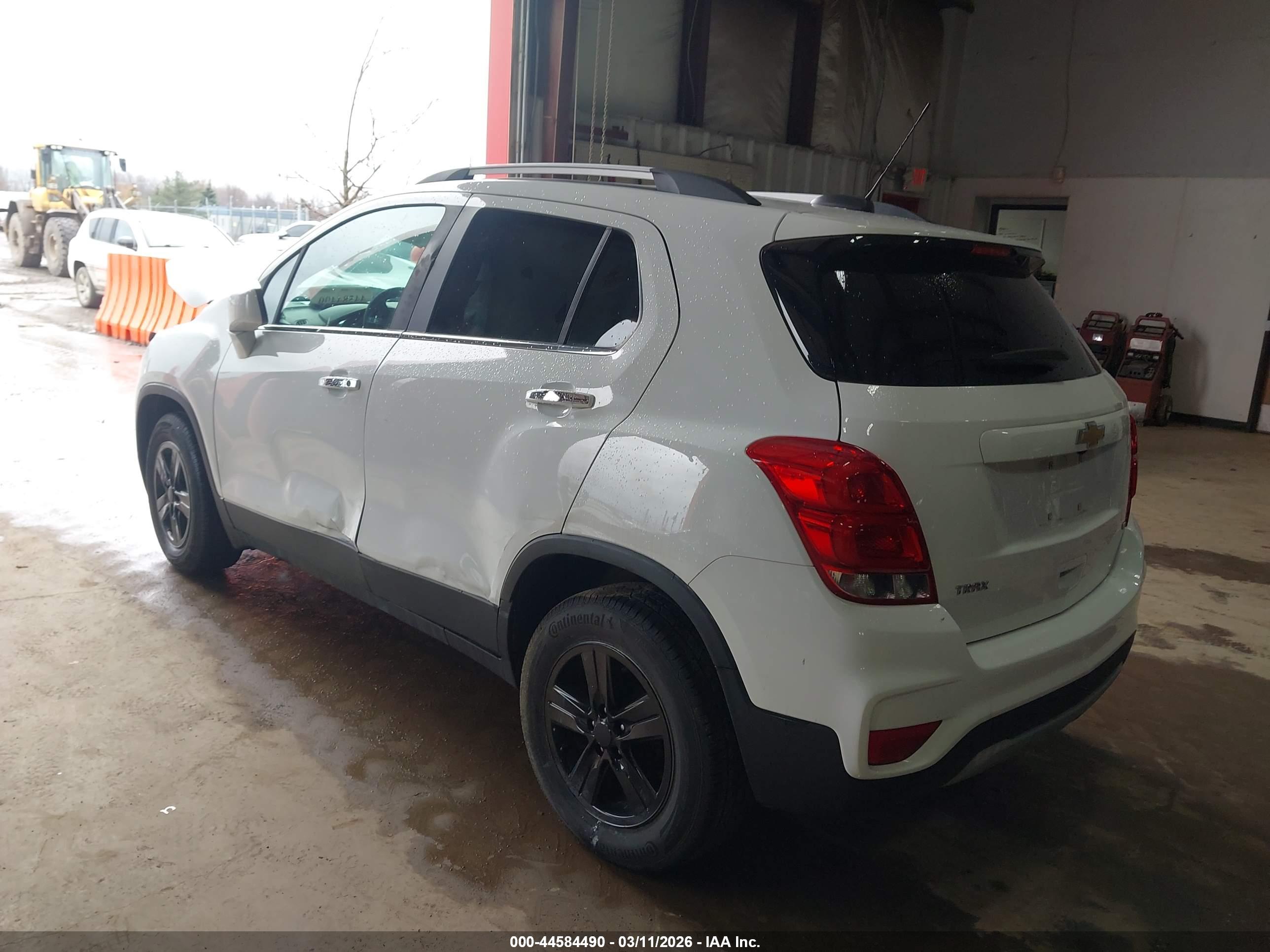 CHEVROLET TRAX image 3