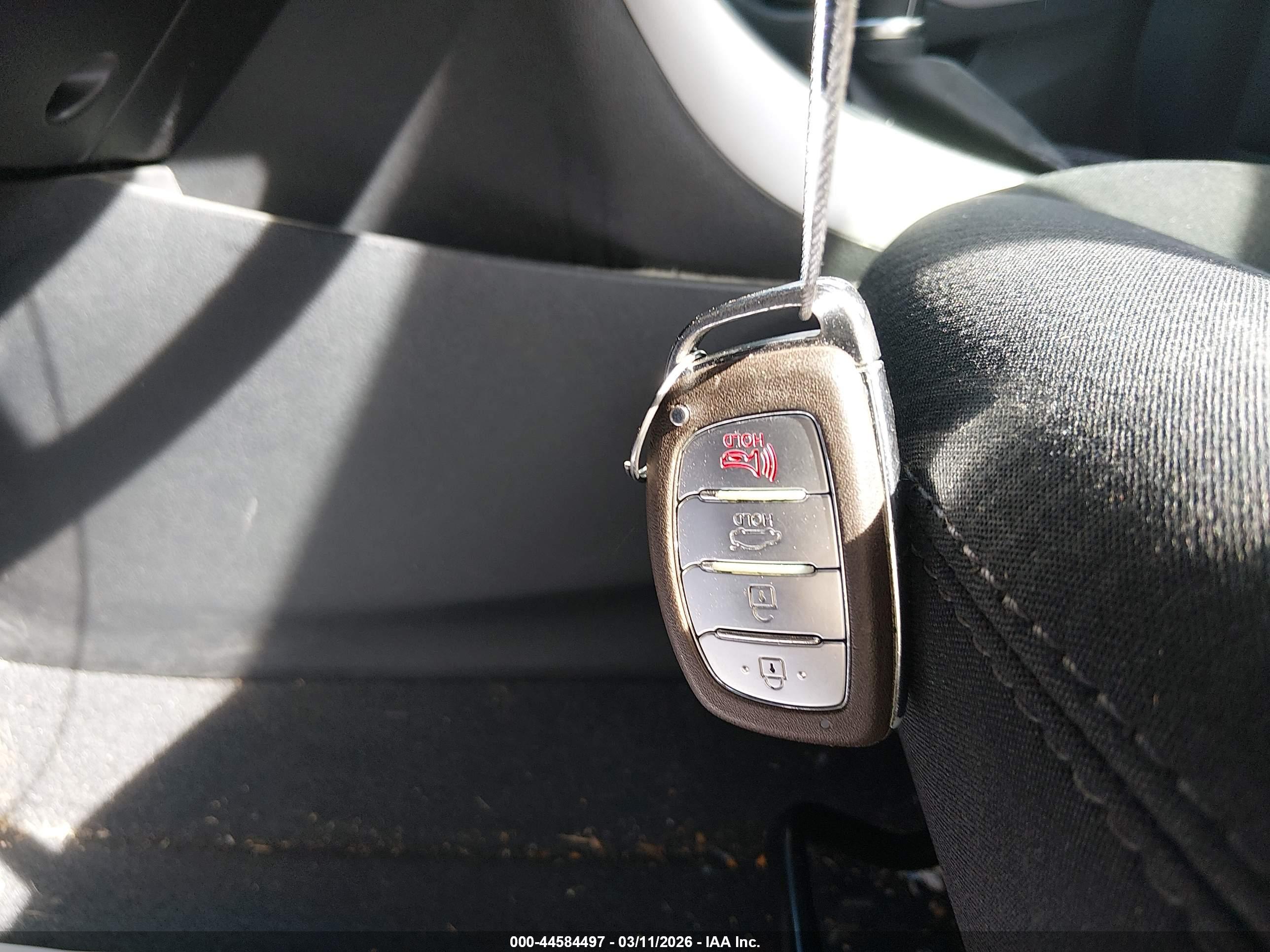 HYUNDAI ELANTRA image 11