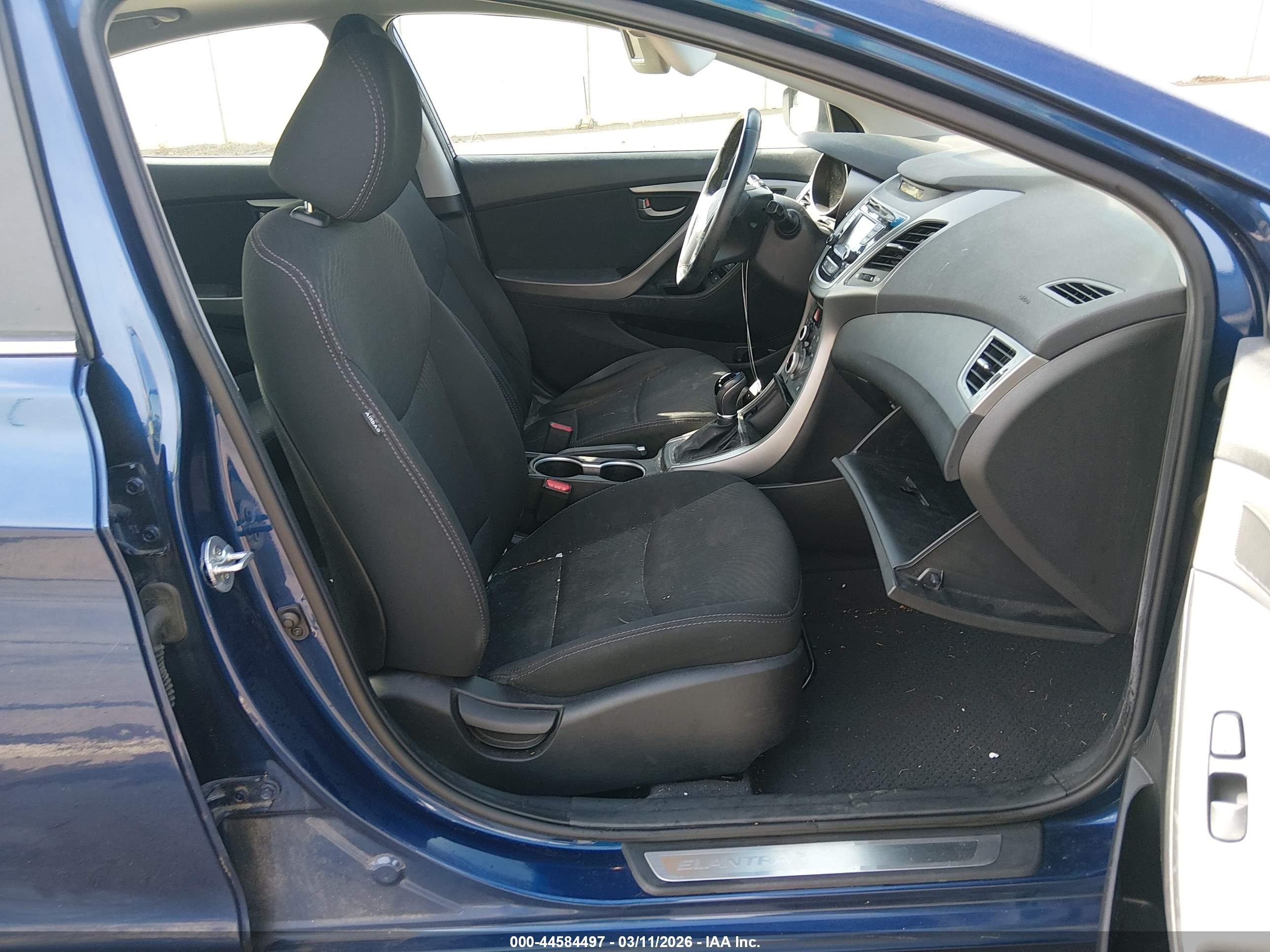 HYUNDAI ELANTRA image 5
