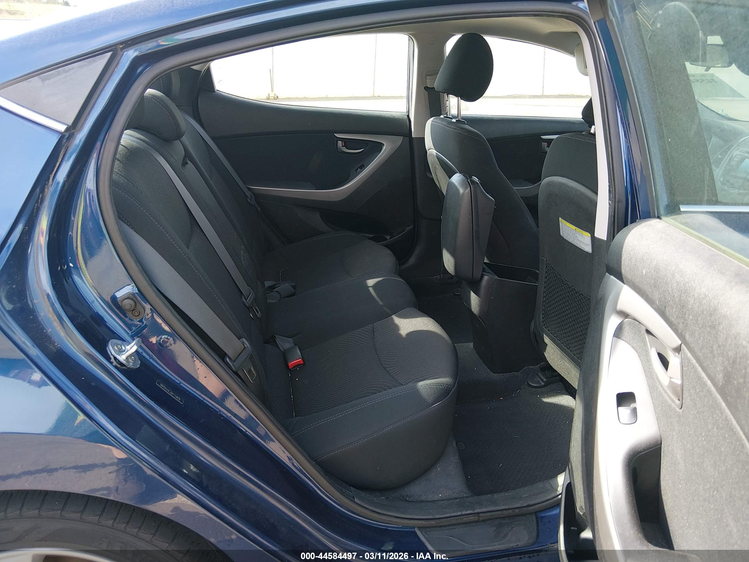 HYUNDAI ELANTRA image 8
