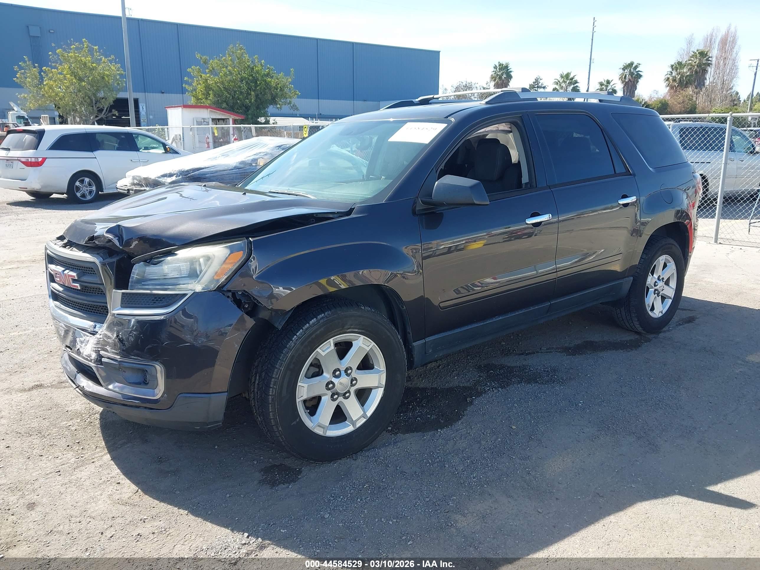 GMC ACADIA image 2