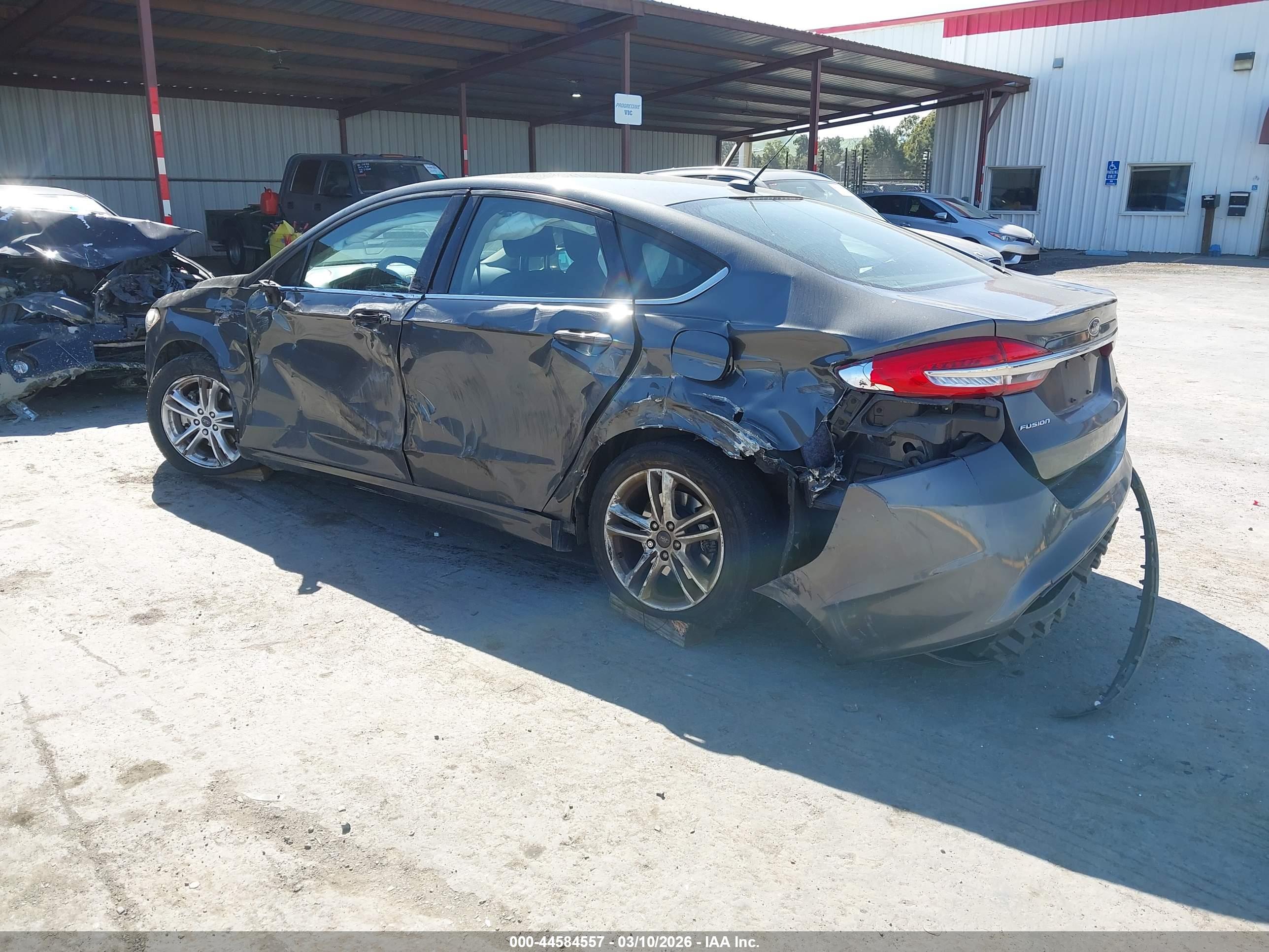 FORD FUSION image 3