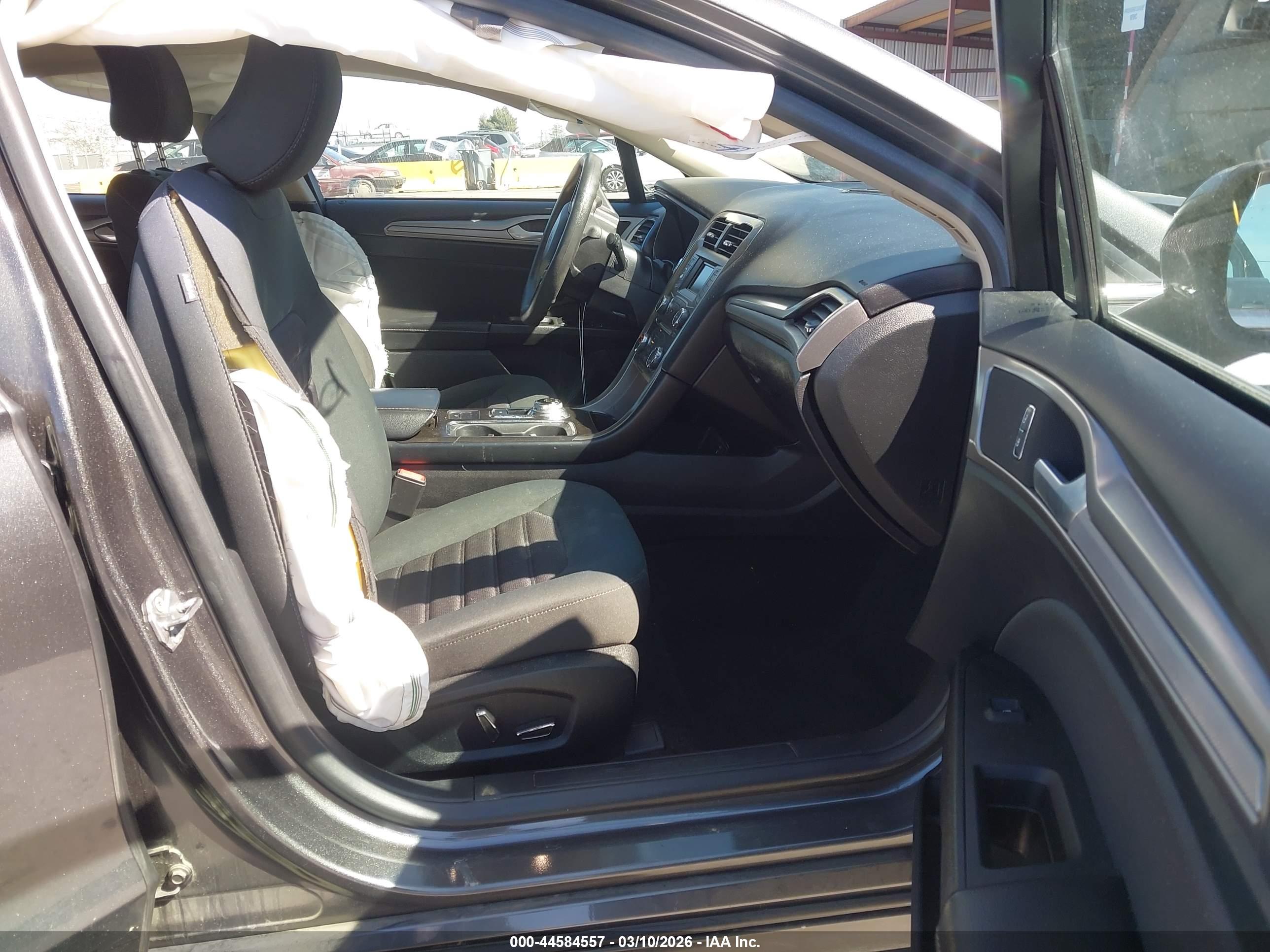 FORD FUSION image 5