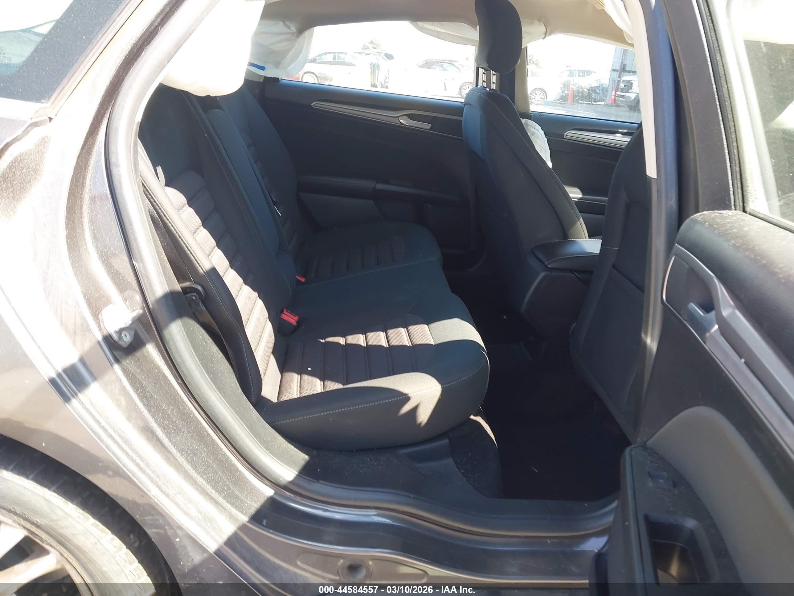 FORD FUSION image 8
