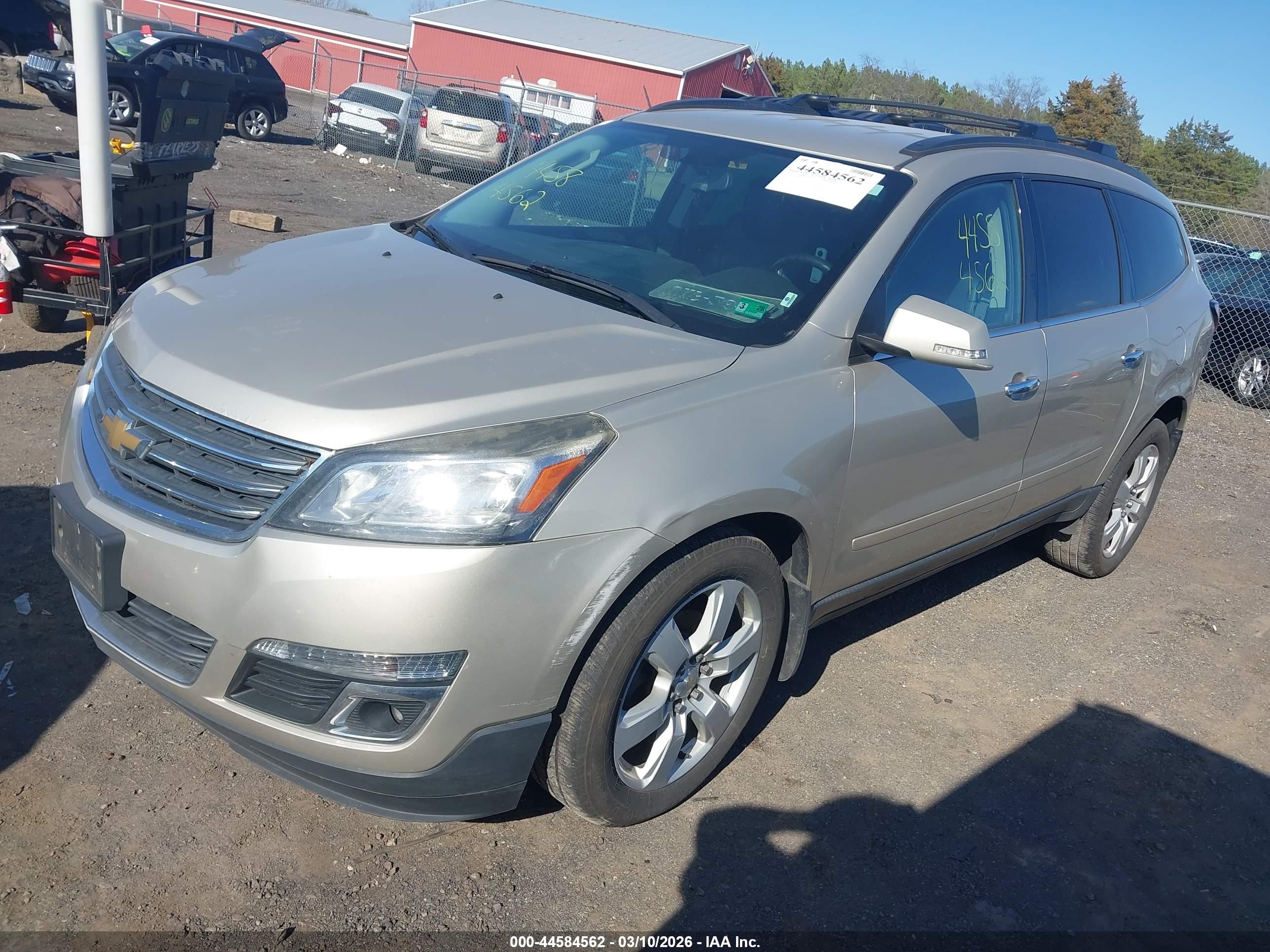 CHEVROLET TRAVERSE image 2