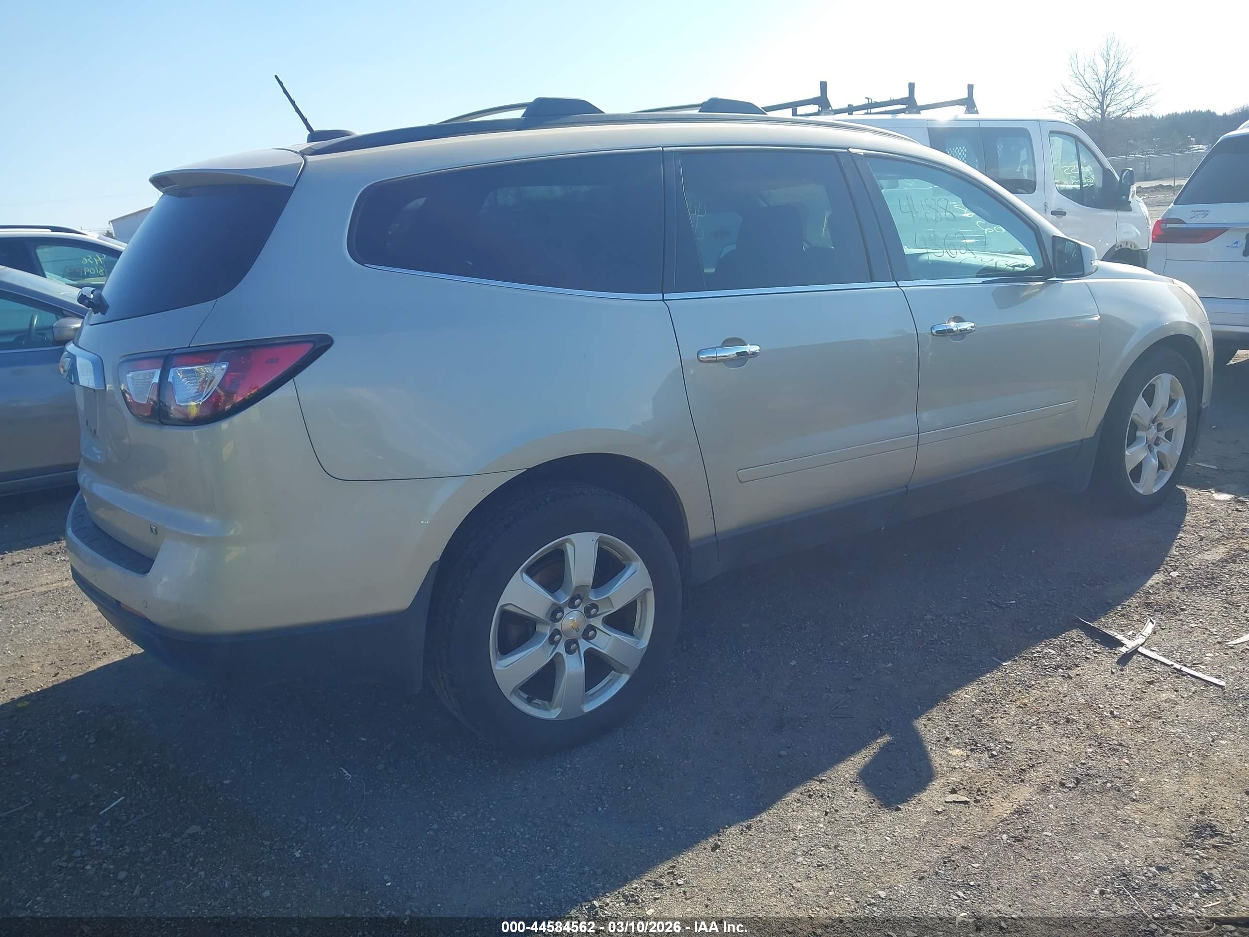 CHEVROLET TRAVERSE image 4