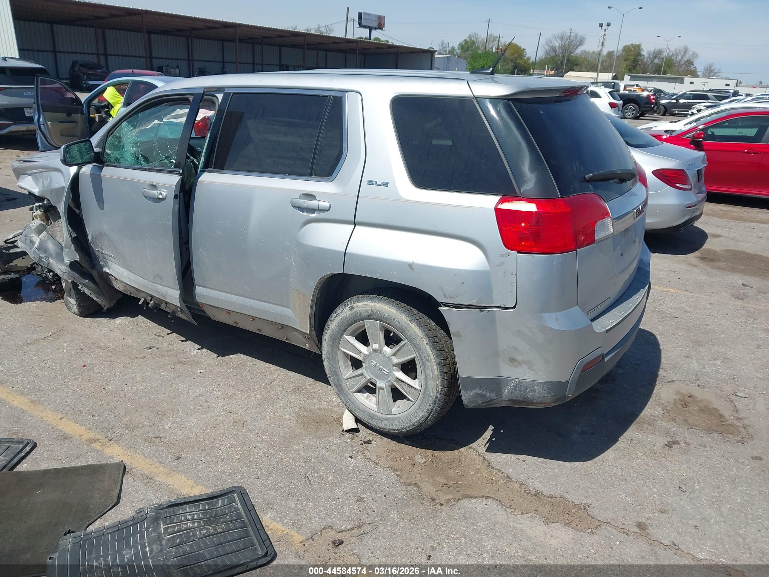 GMC TERRAIN image 3