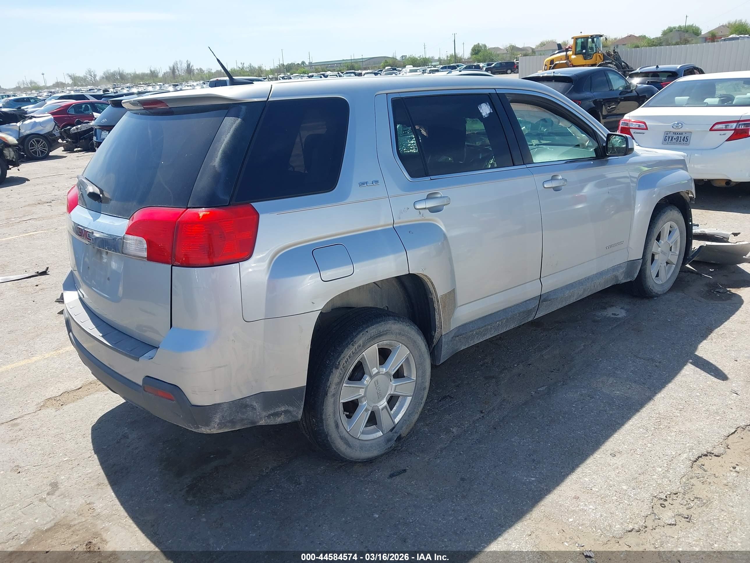 GMC TERRAIN image 4