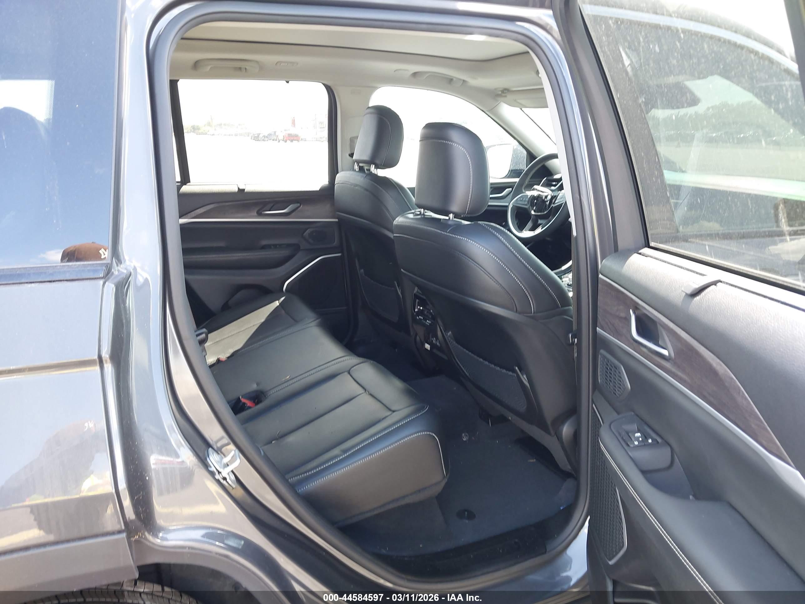 JEEP GRAND image 8