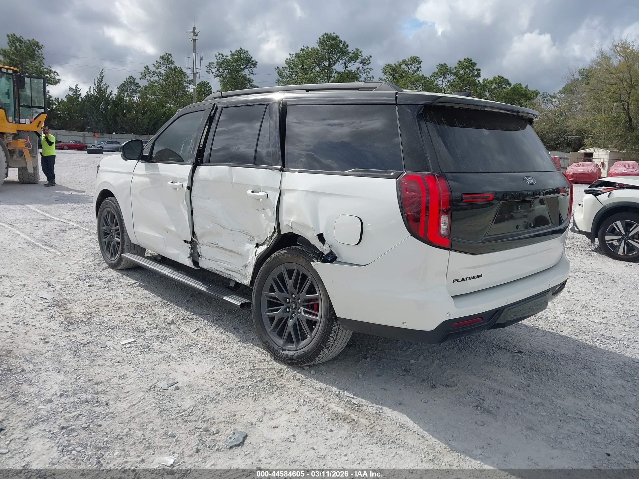 FORD EXPEDITION image 3