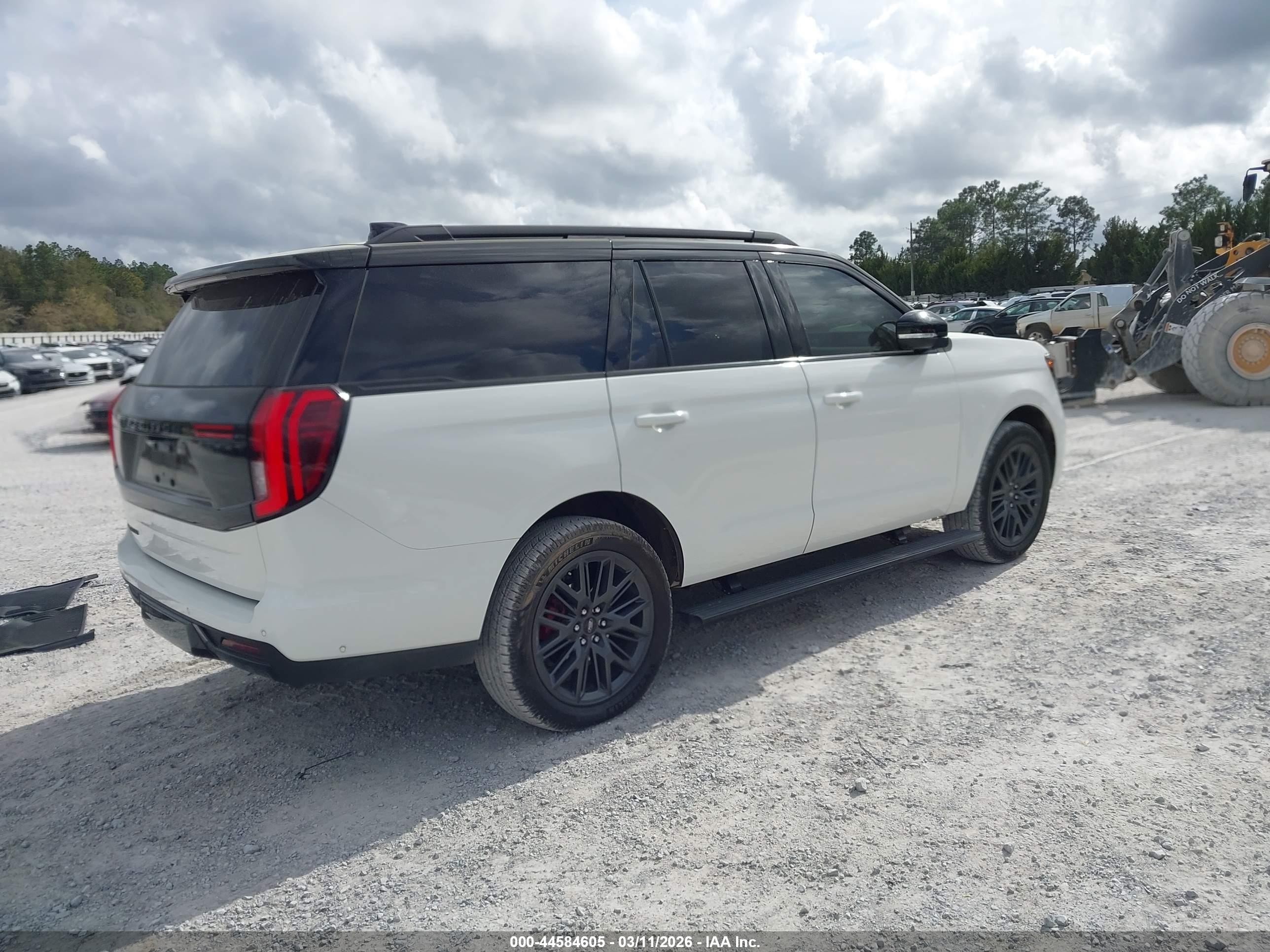 FORD EXPEDITION image 4