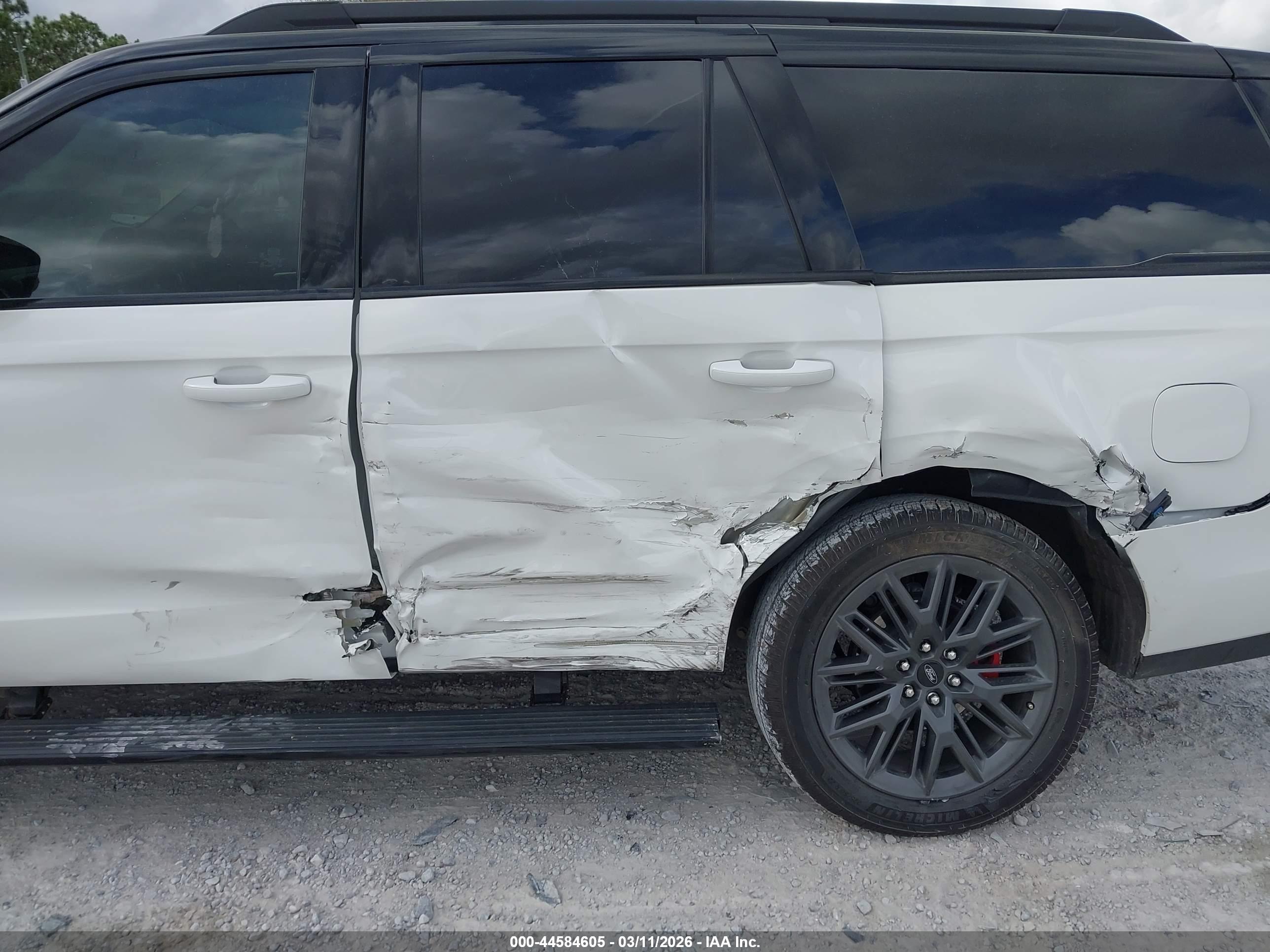 FORD EXPEDITION image 6