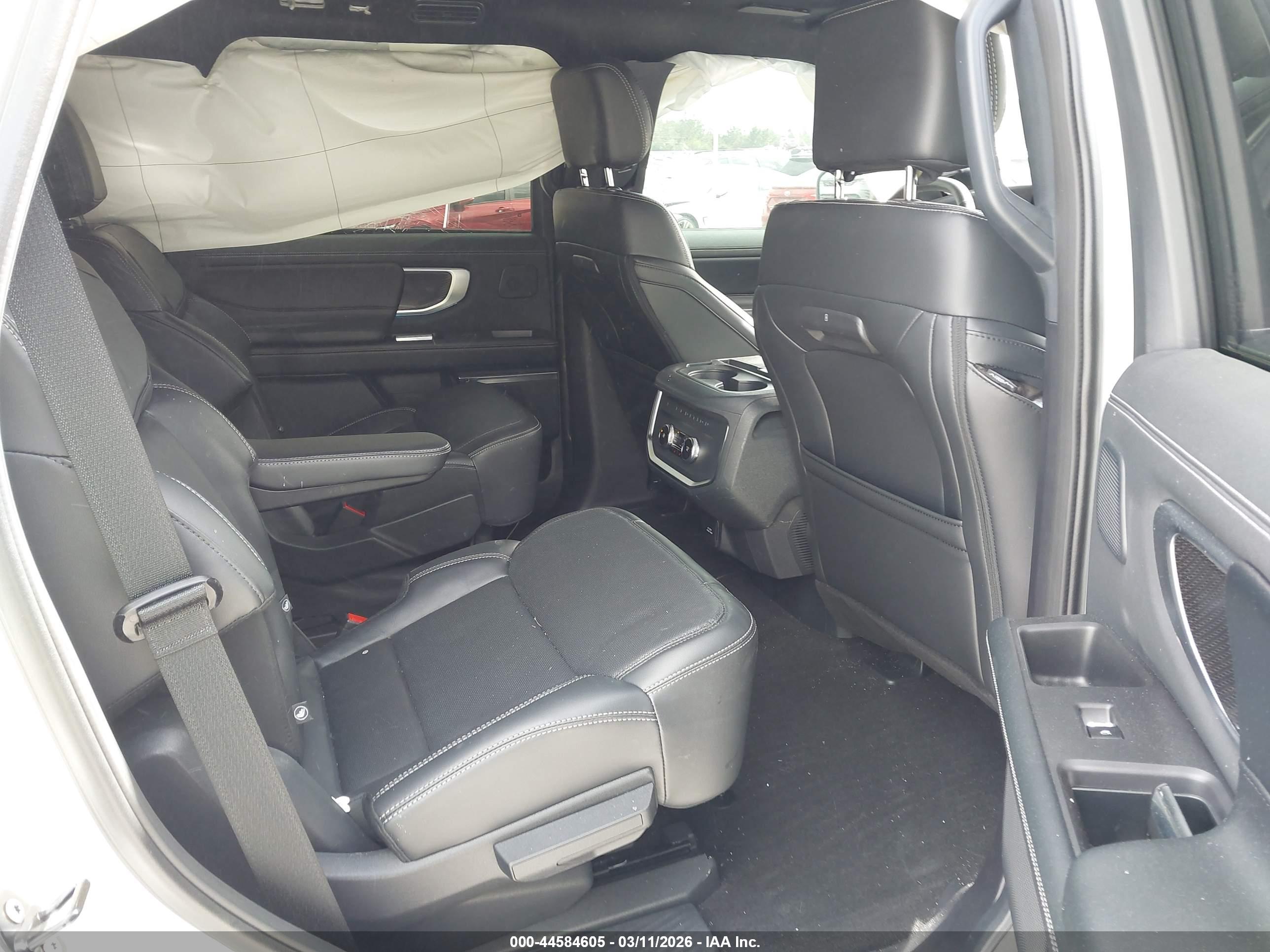 FORD EXPEDITION image 8