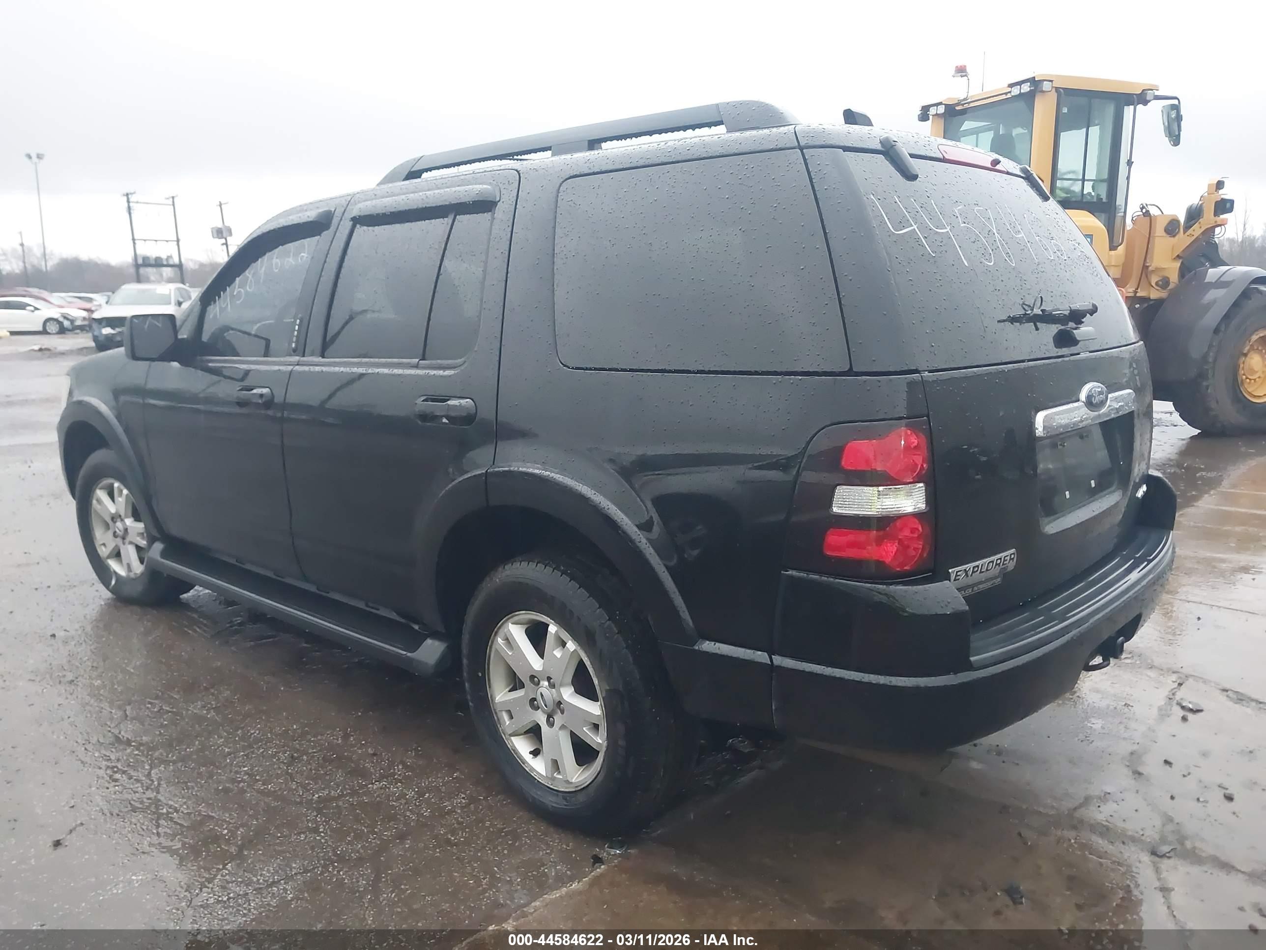 FORD EXPLORER image 3
