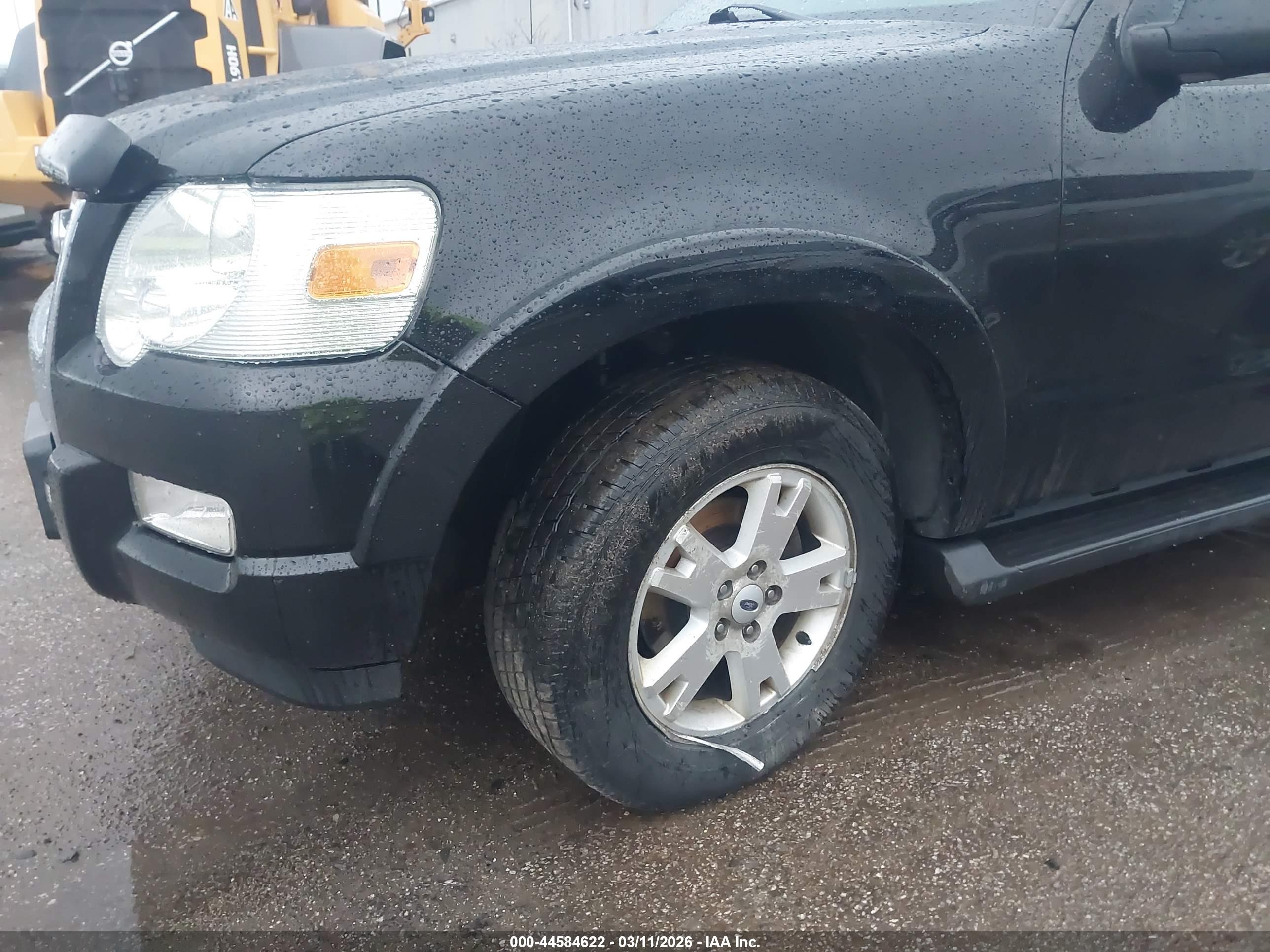 FORD EXPLORER image 6