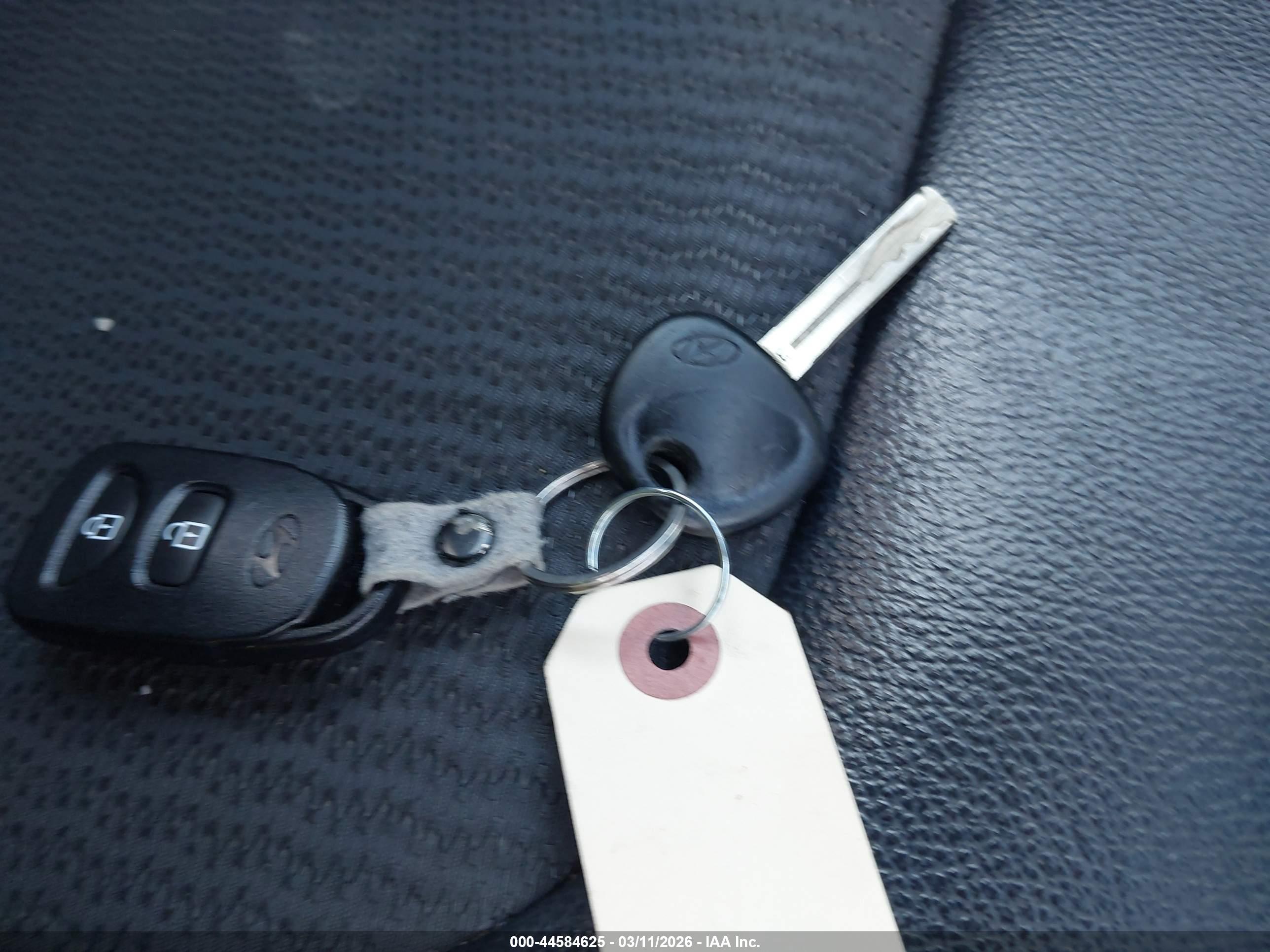 HYUNDAI TUCSON image 11