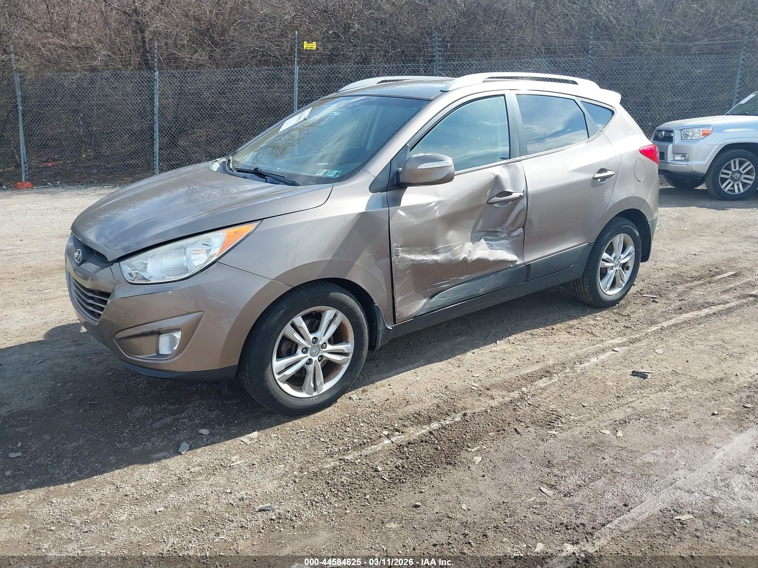 HYUNDAI TUCSON image 2