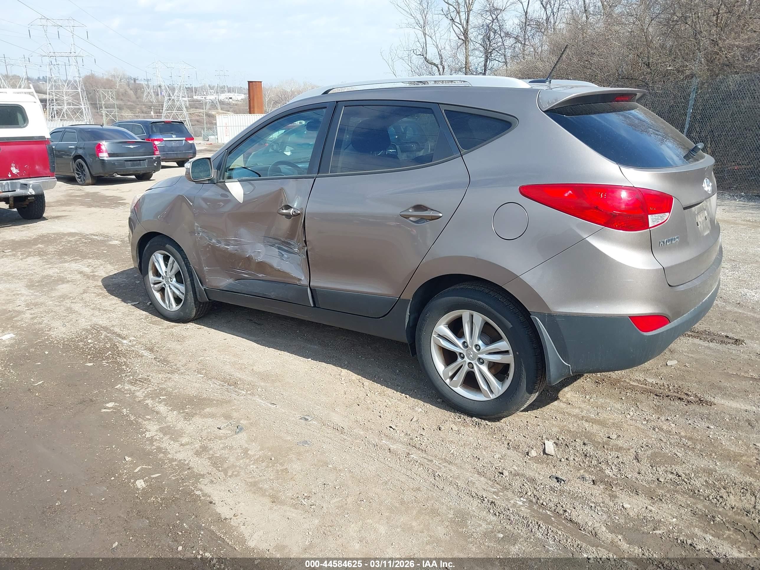 HYUNDAI TUCSON image 3