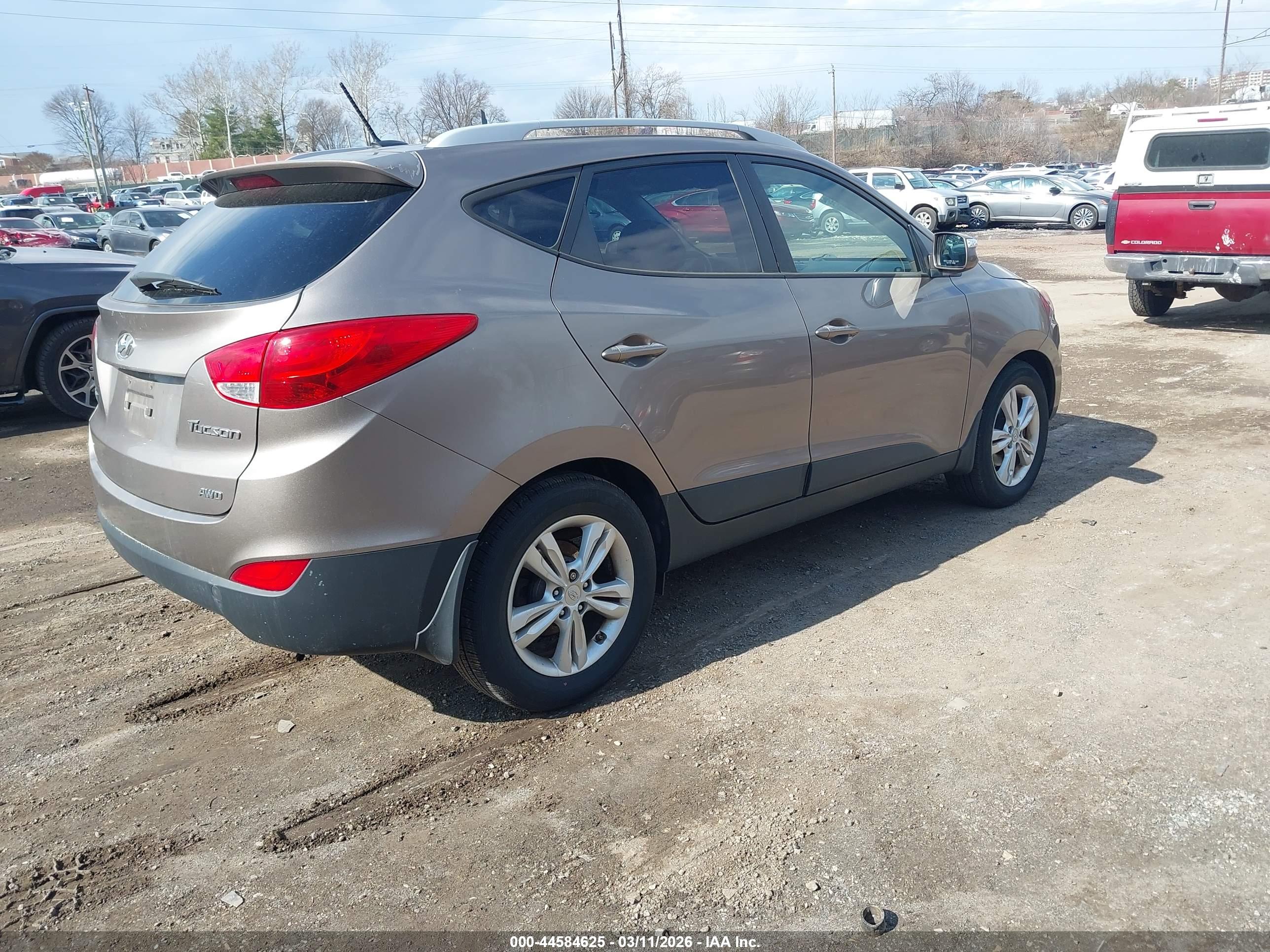 HYUNDAI TUCSON image 4
