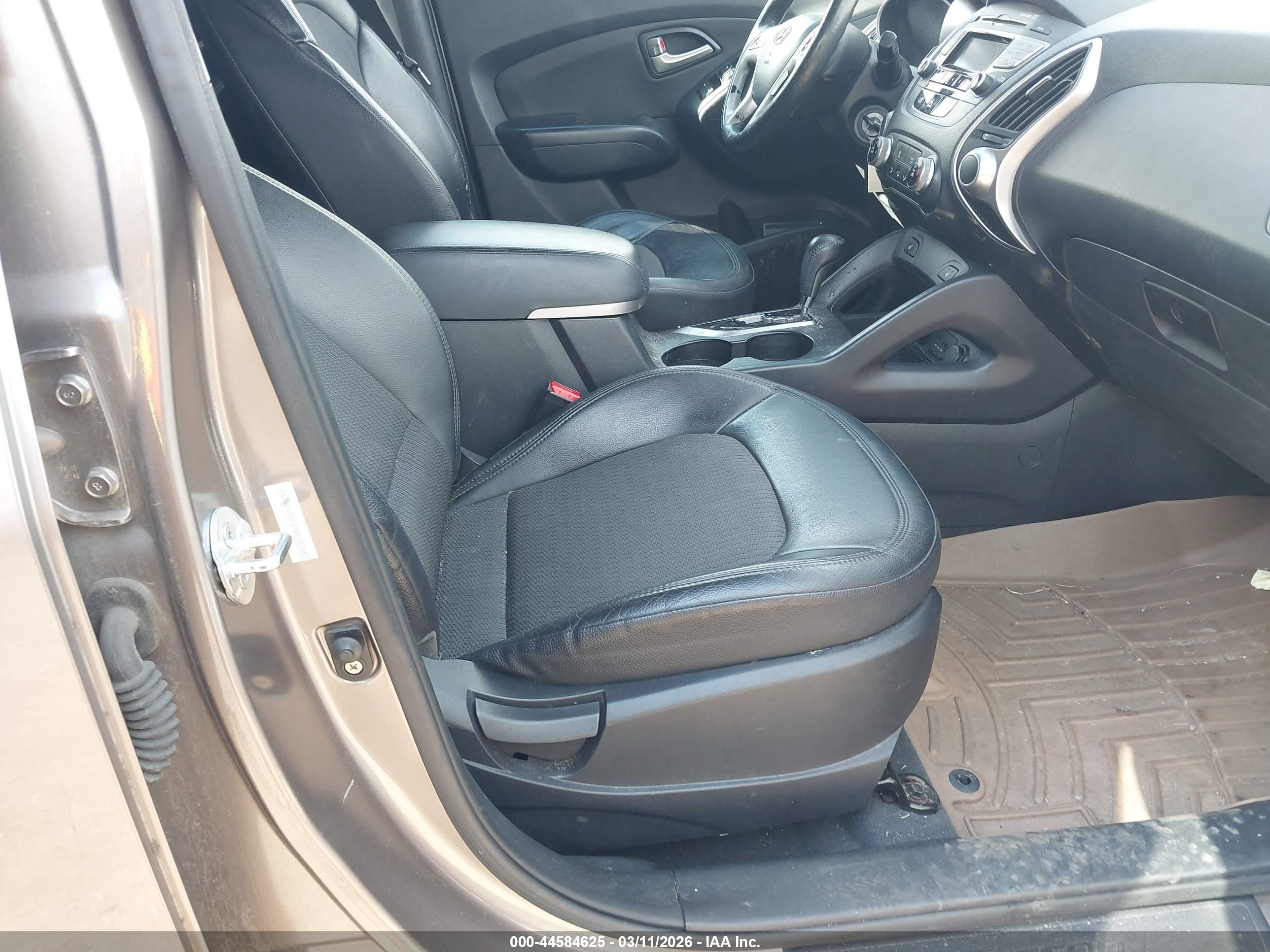 HYUNDAI TUCSON image 5