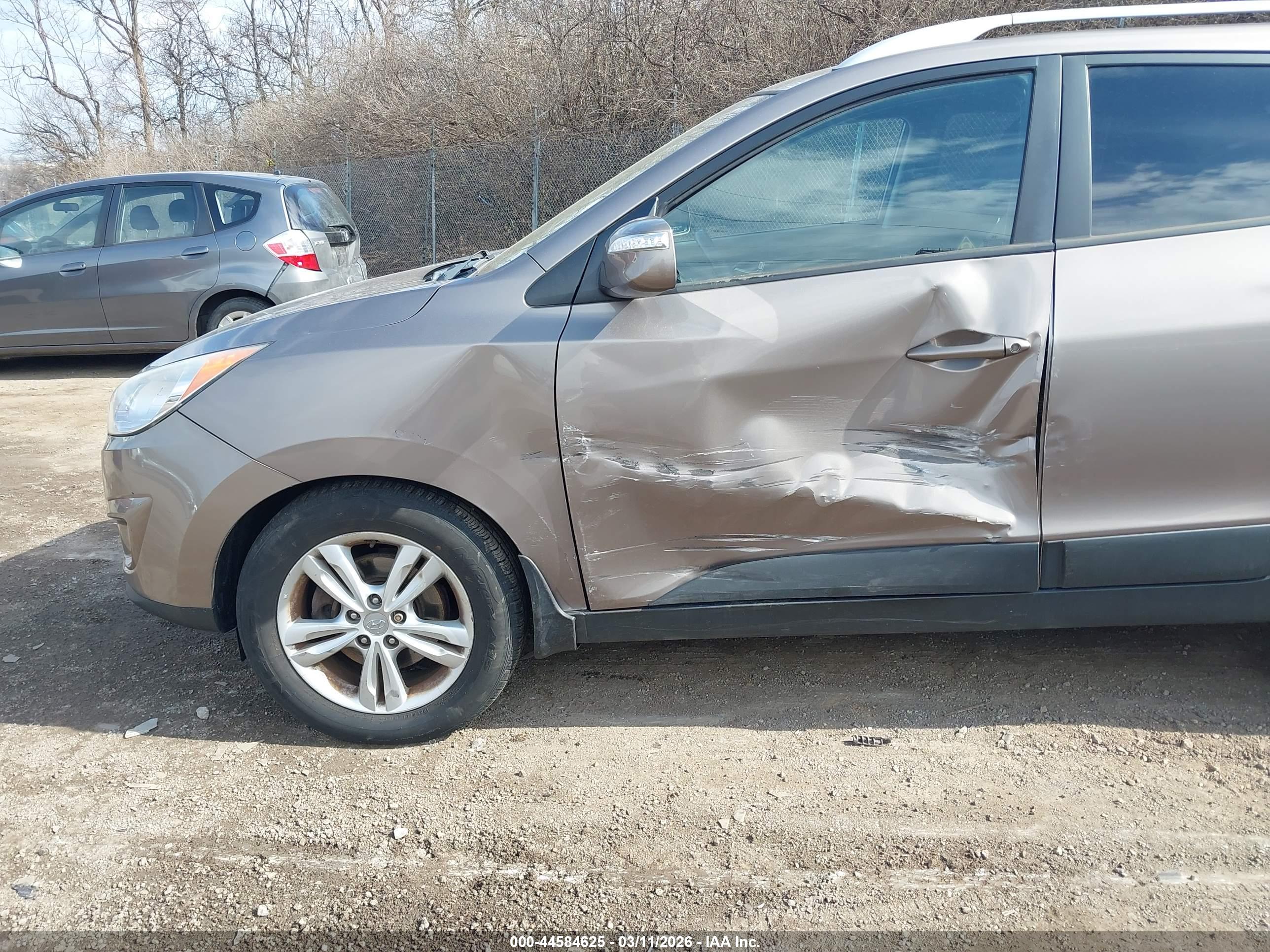 HYUNDAI TUCSON image 6