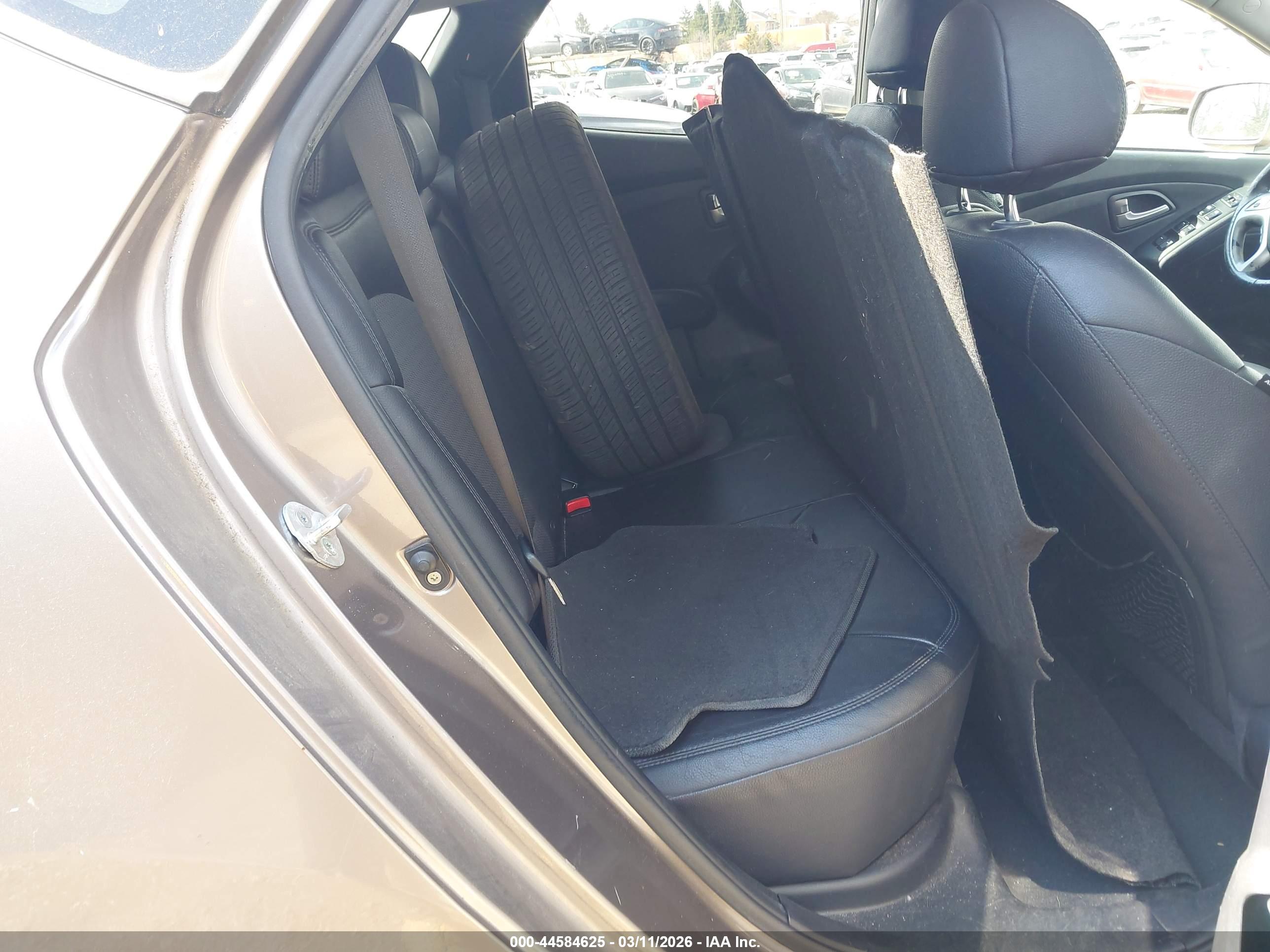 HYUNDAI TUCSON image 8