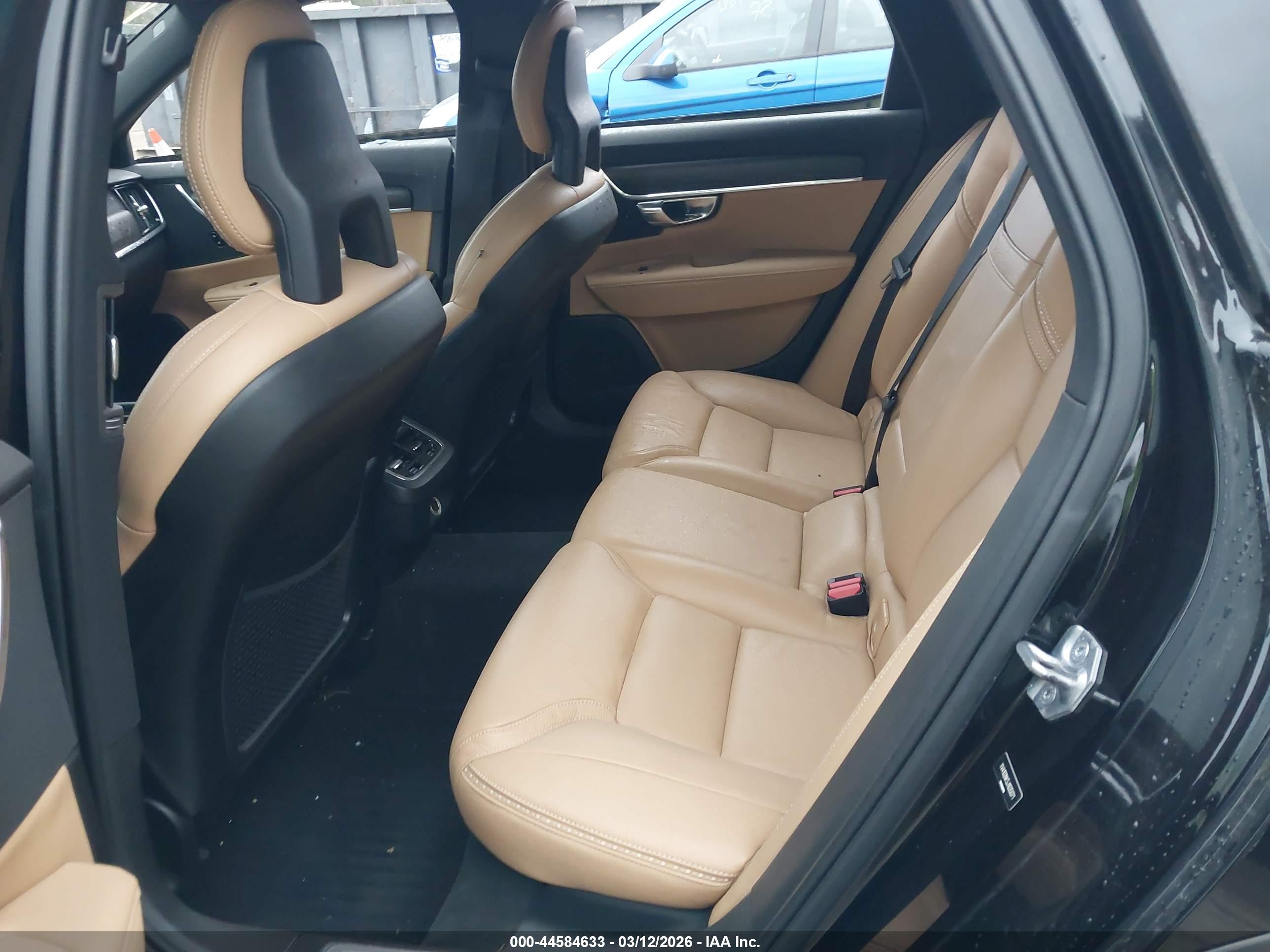 VOLVO V90 image 8