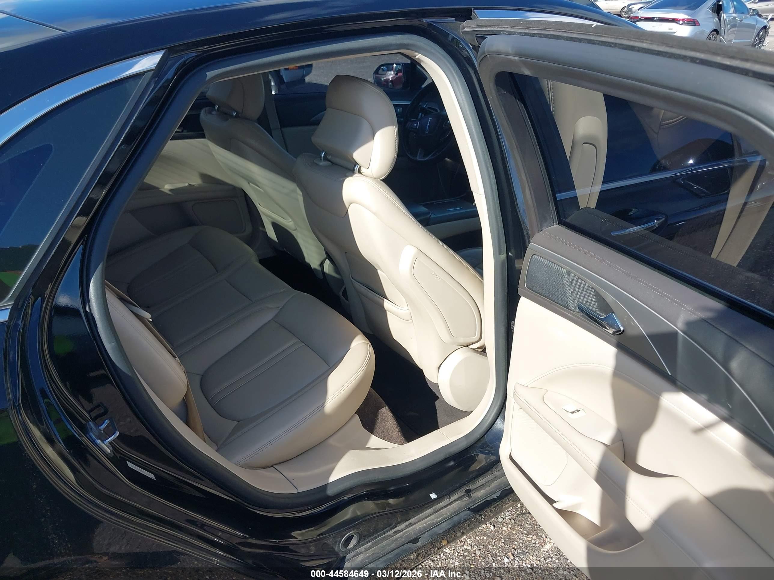 LINCOLN MKZ image 8