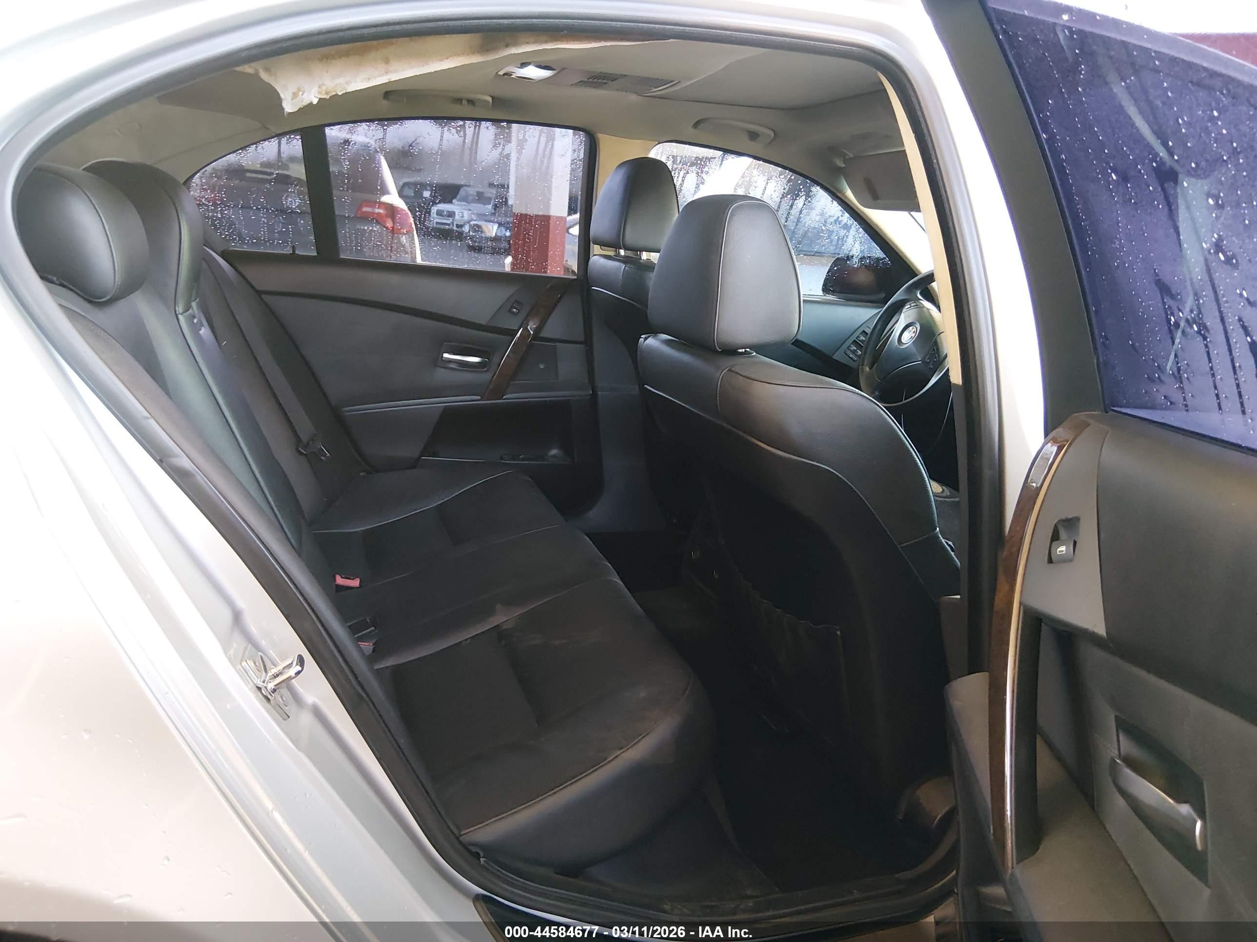 BMW 545I image 8