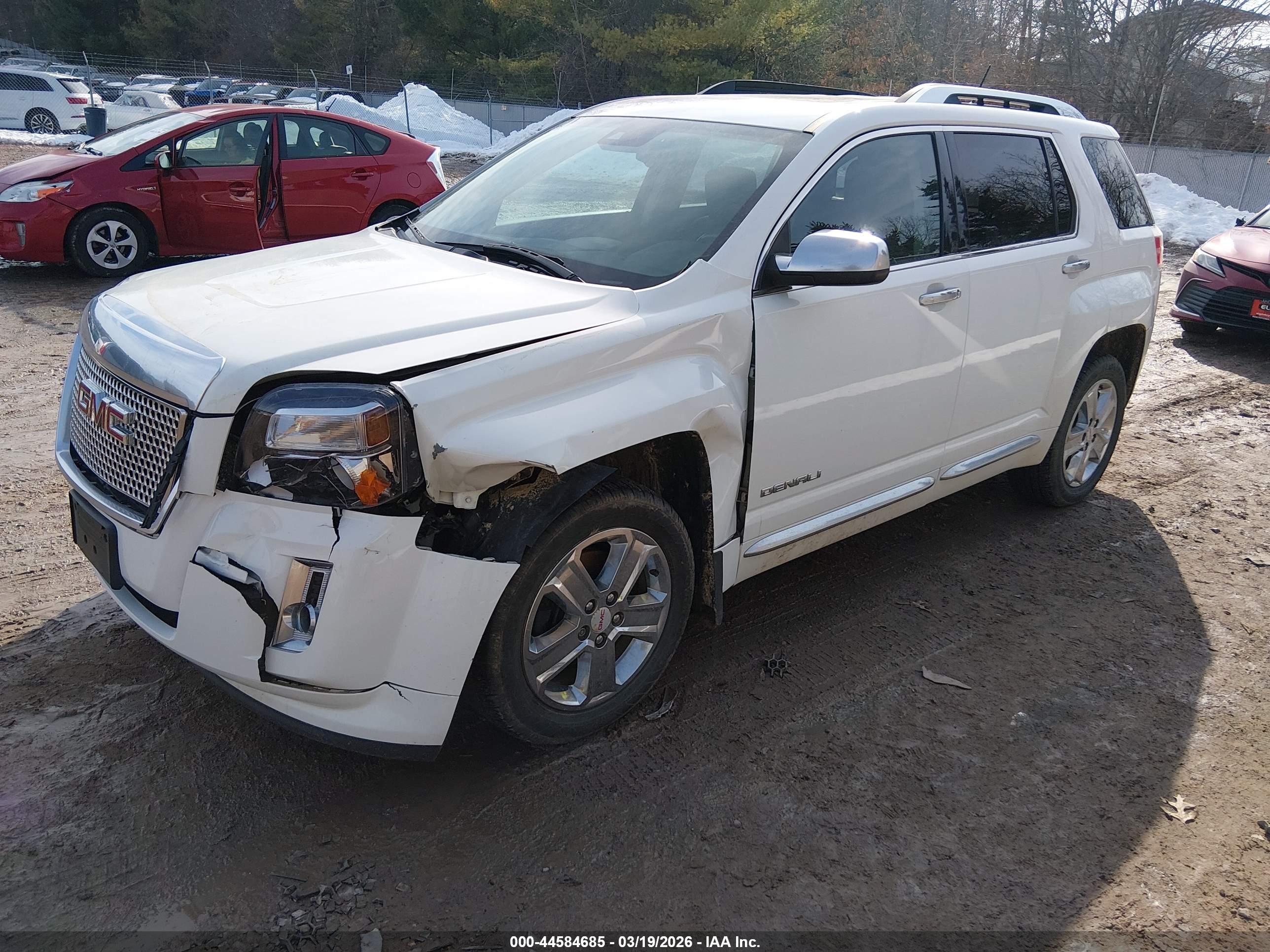 GMC TERRAIN image 2