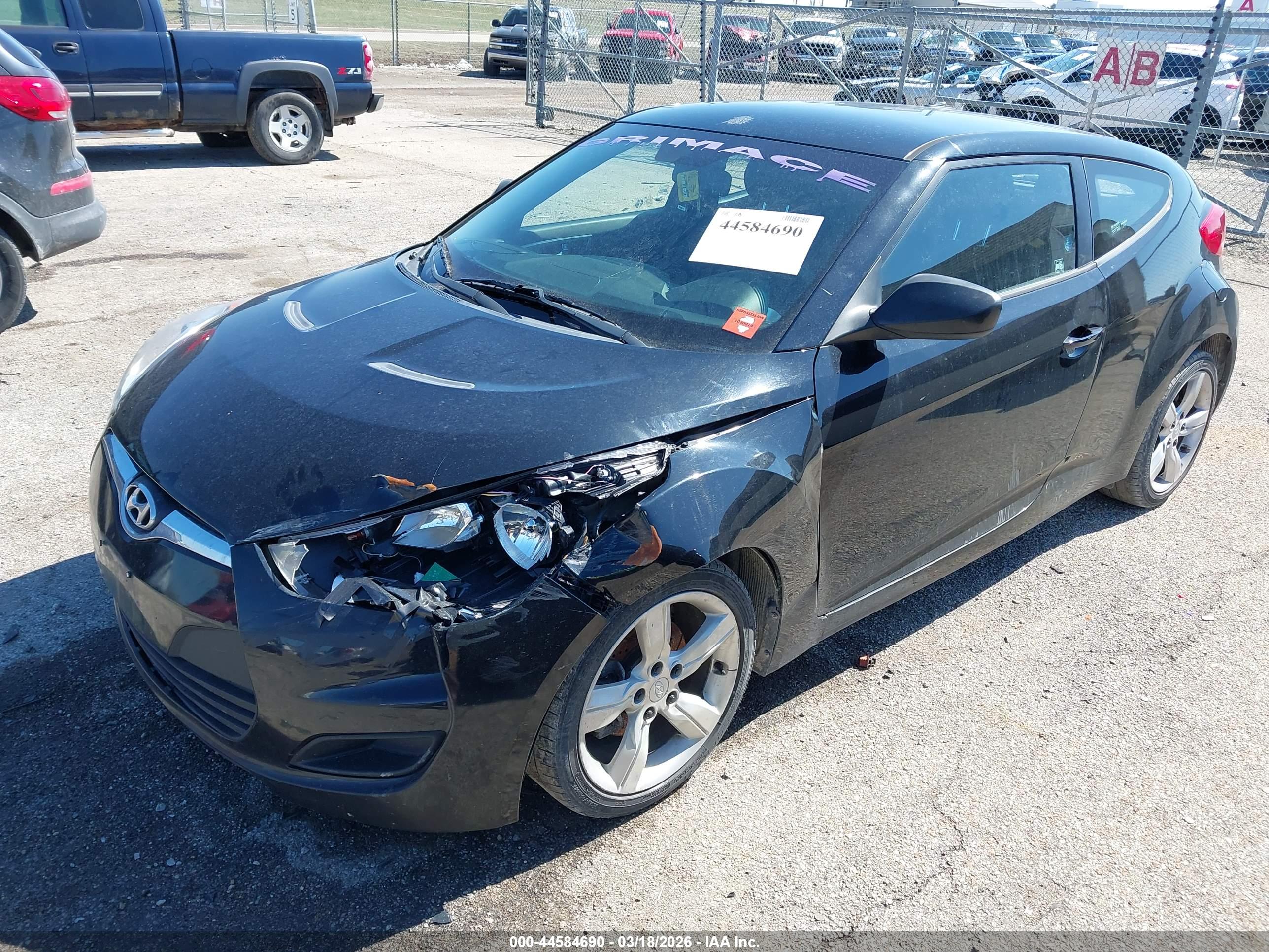 HYUNDAI VELOSTER image 2