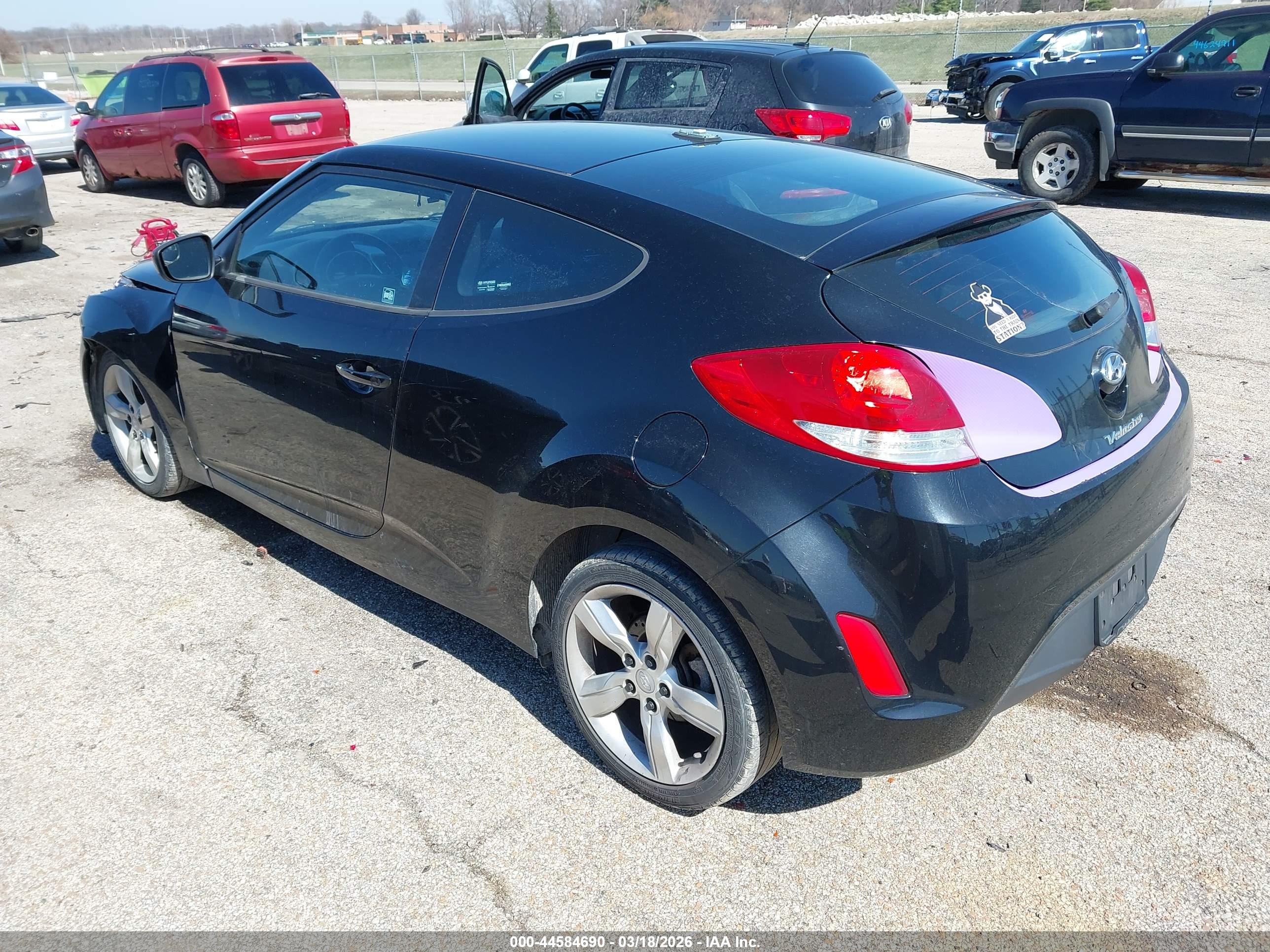 HYUNDAI VELOSTER image 3