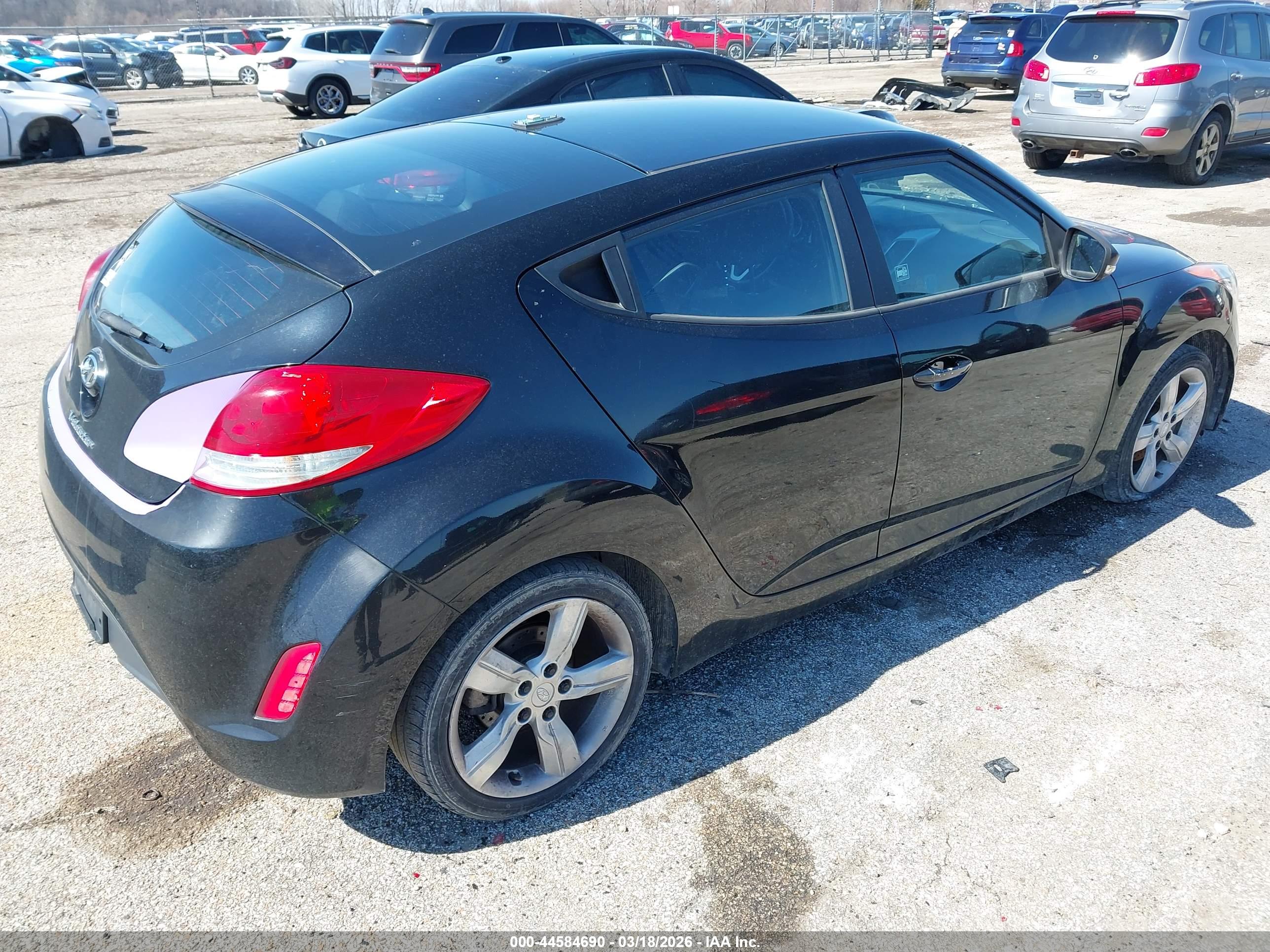 HYUNDAI VELOSTER image 4