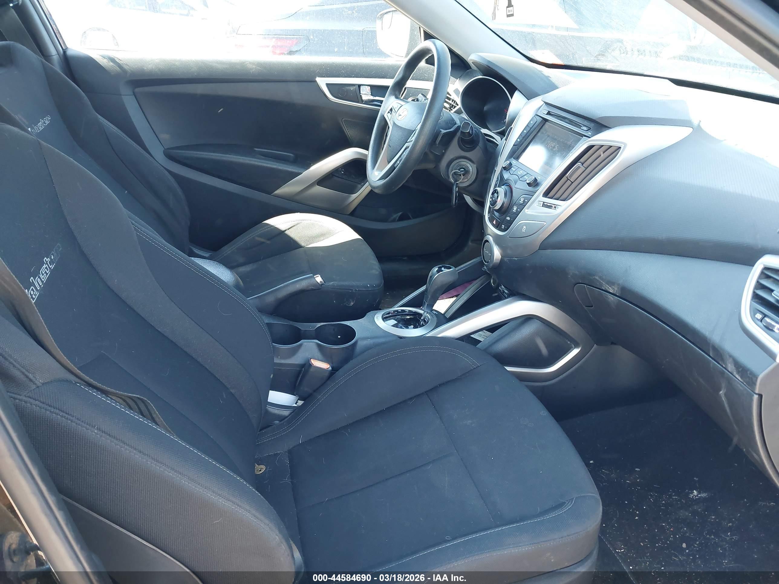 HYUNDAI VELOSTER image 5