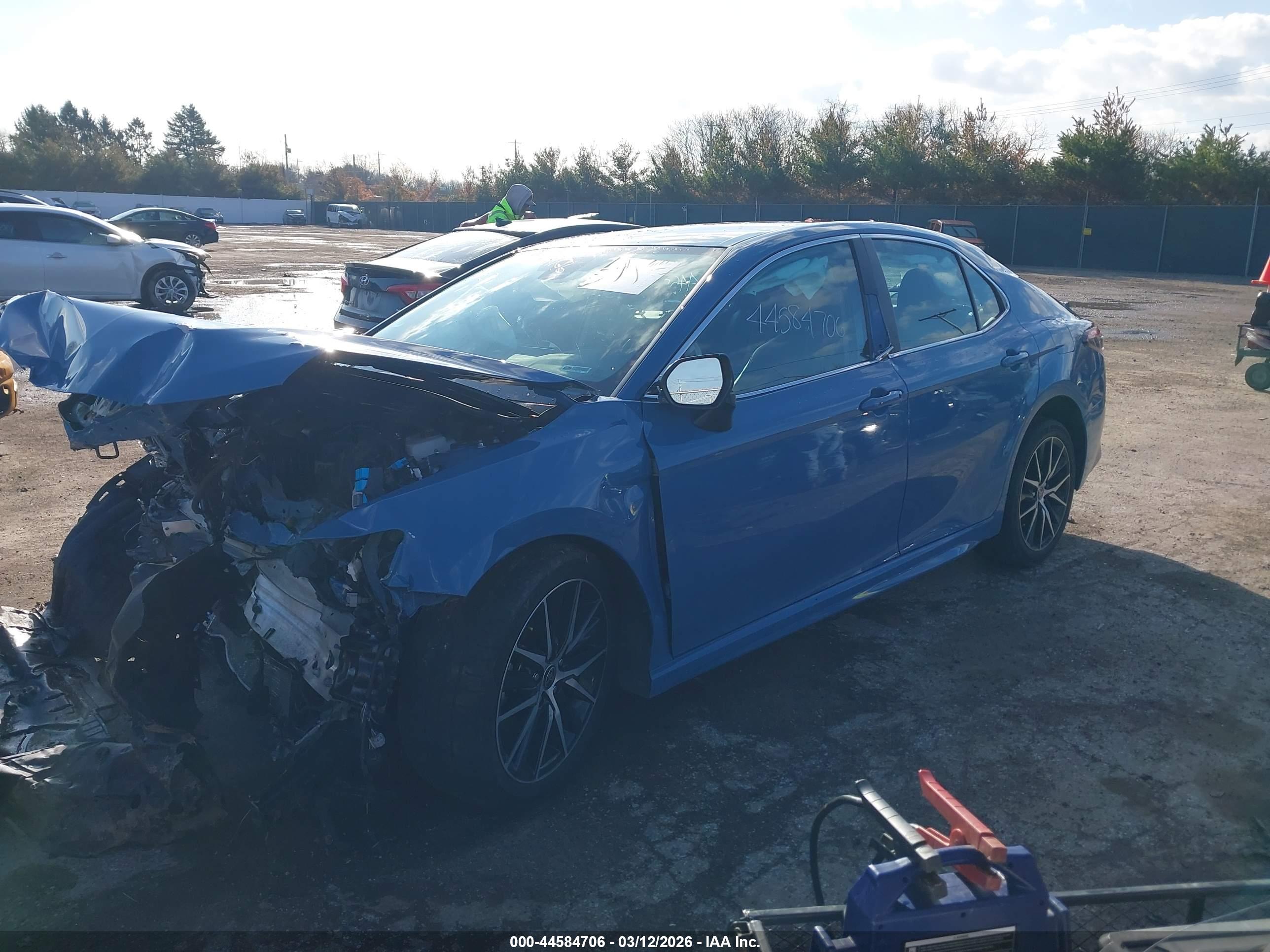 TOYOTA CAMRY image 2