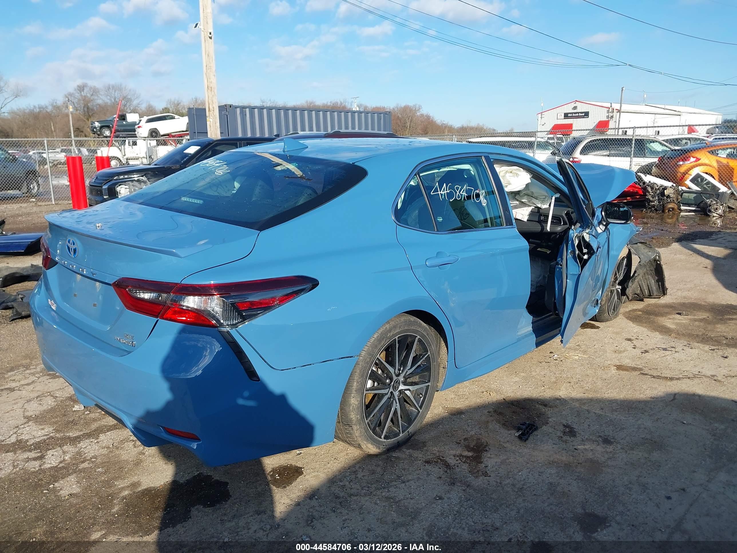 TOYOTA CAMRY image 4
