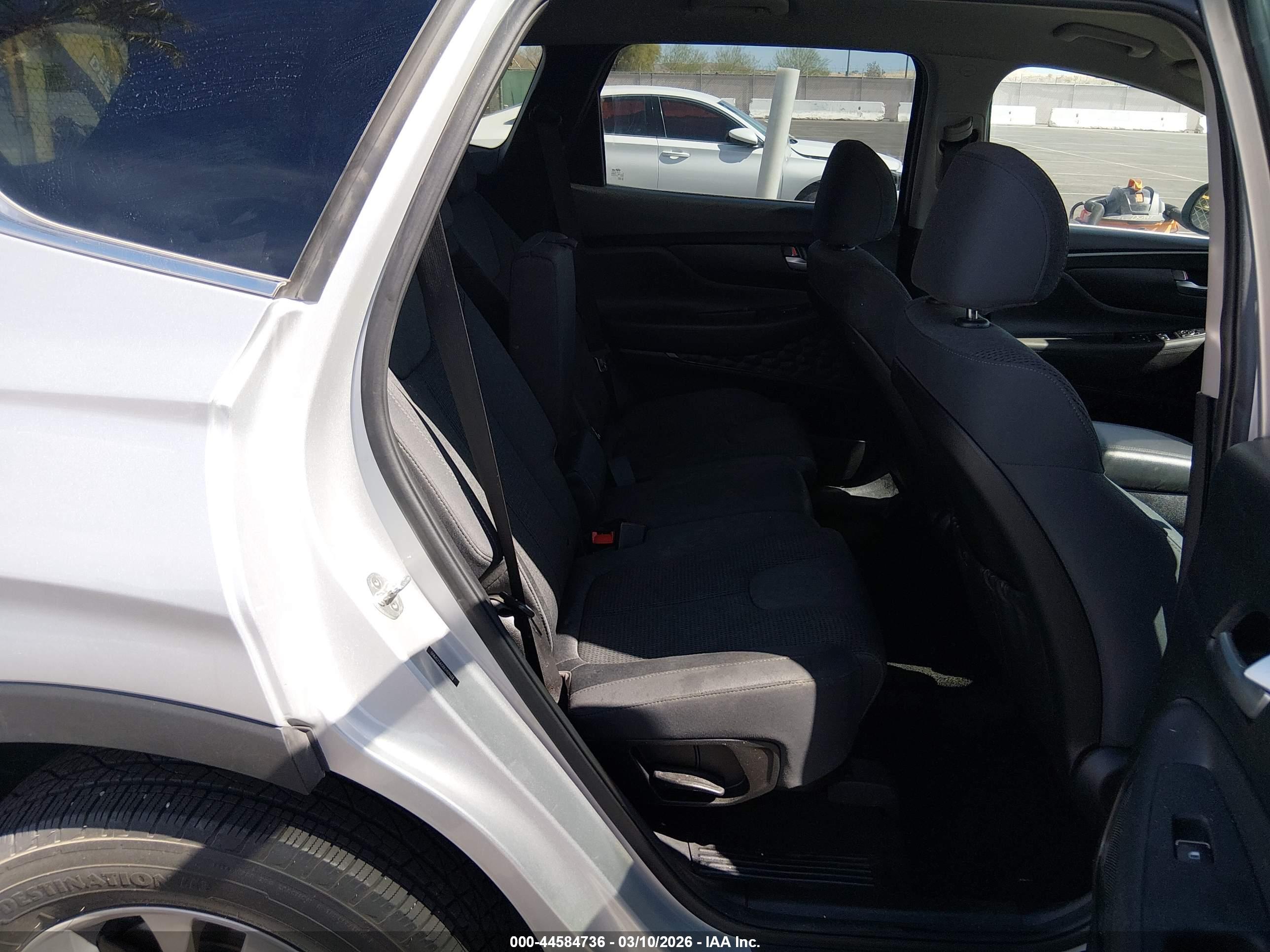 HYUNDAI SANTA image 8