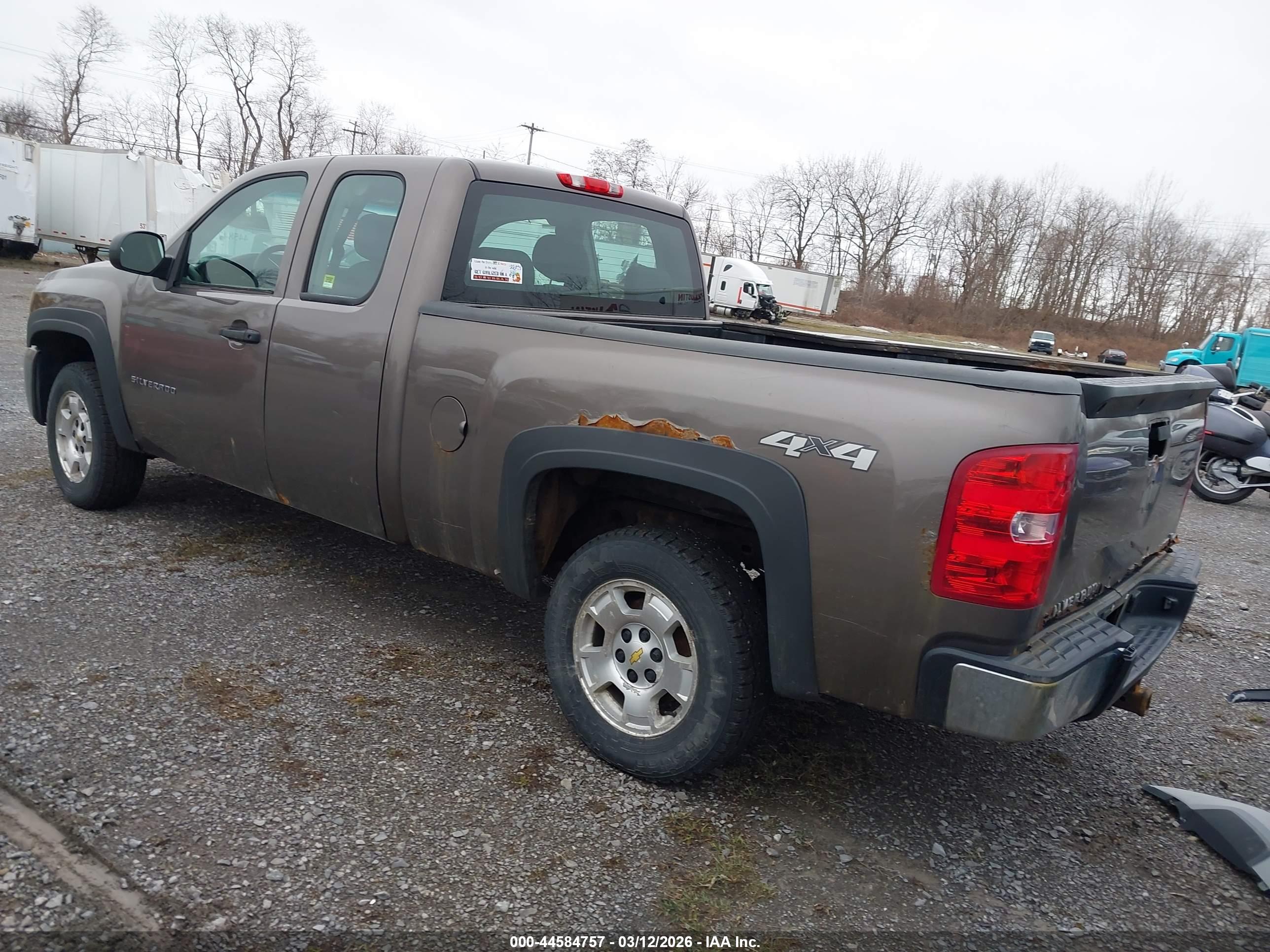CHEVROLET SILVERADO image 3