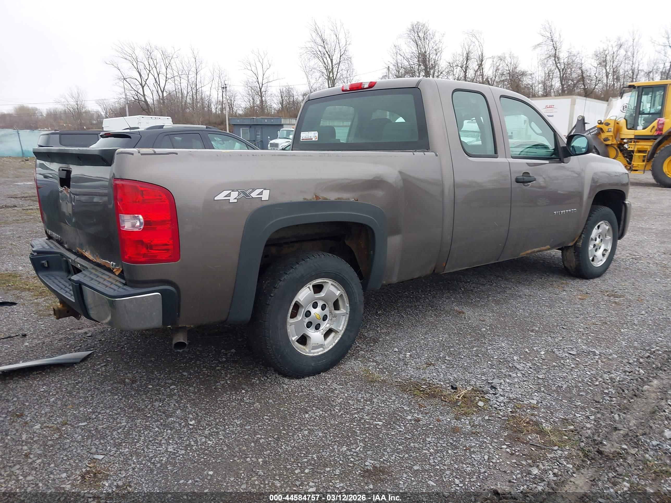 CHEVROLET SILVERADO image 4